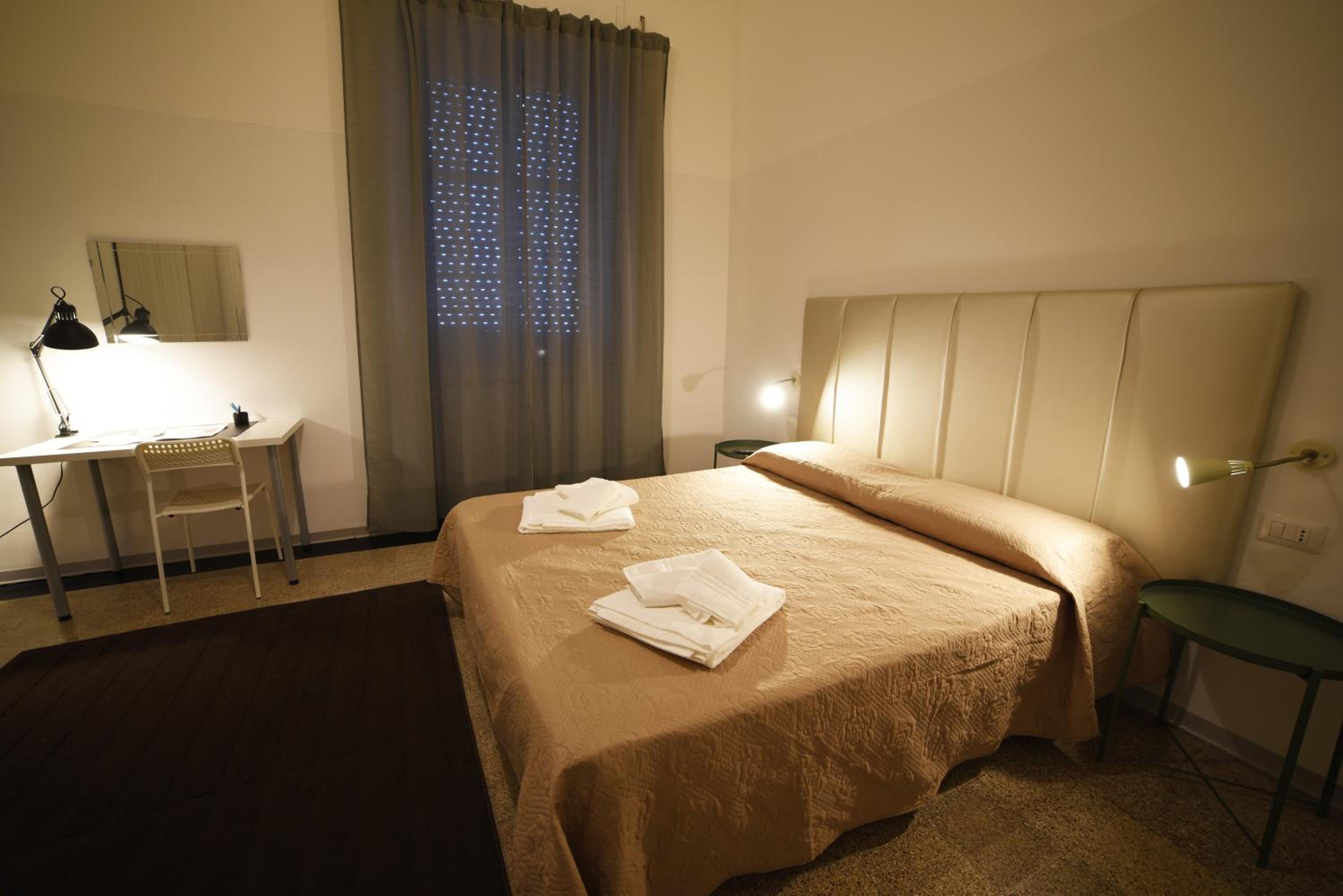 Double Room with Private Bathroom - Photo 9