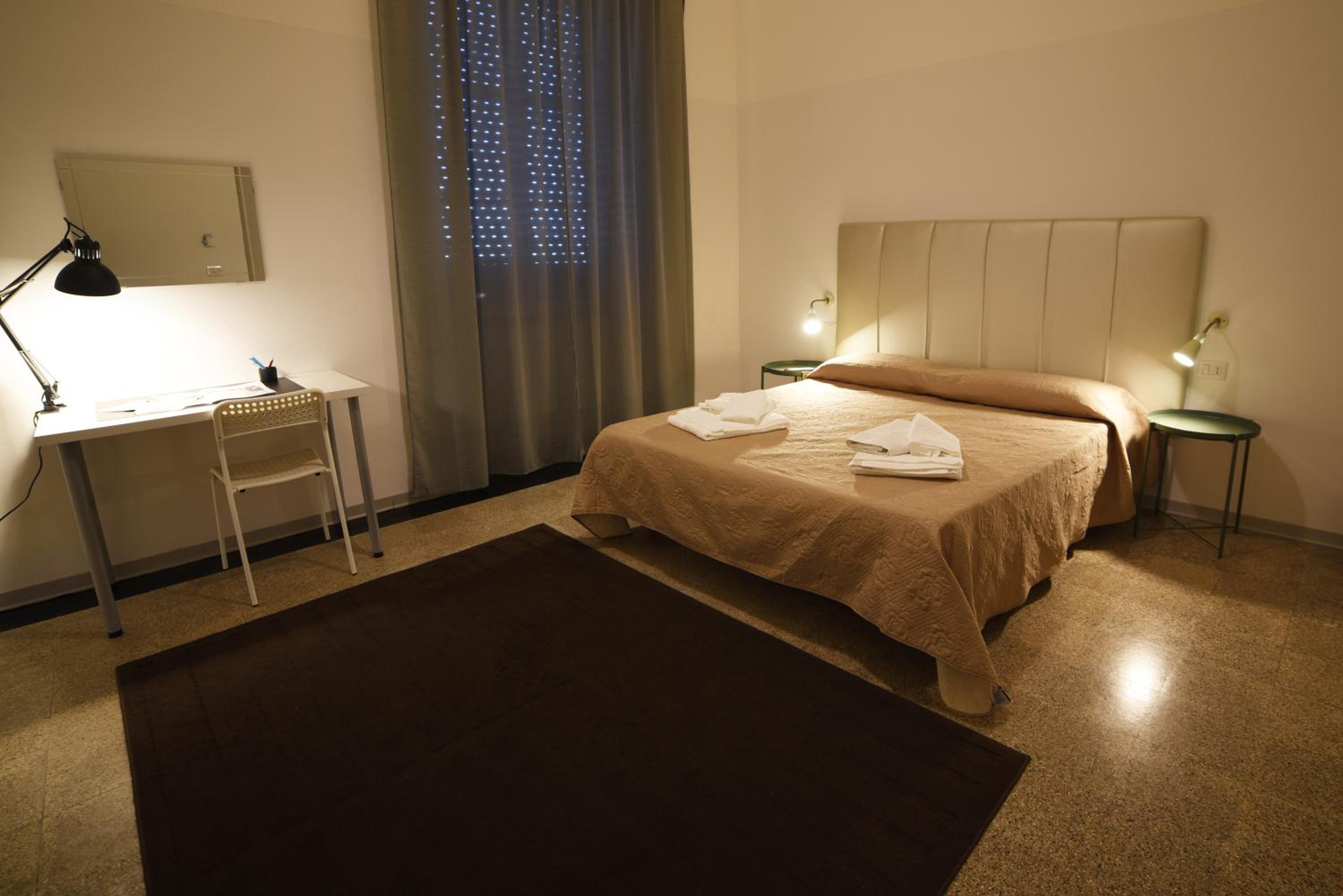 Double Room with Private Bathroom - Photo 8
