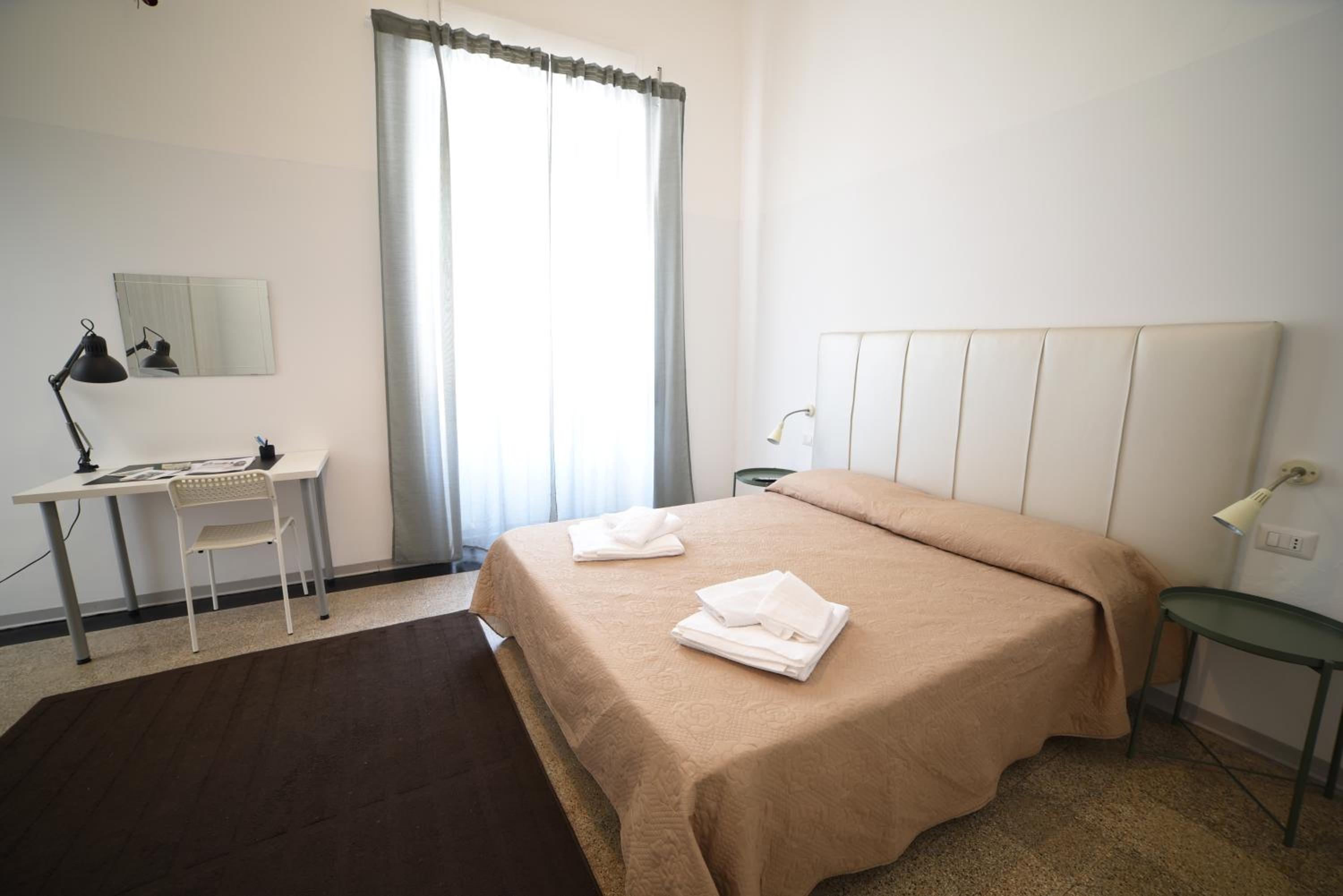 Double Room with Private Bathroom - Photo 6