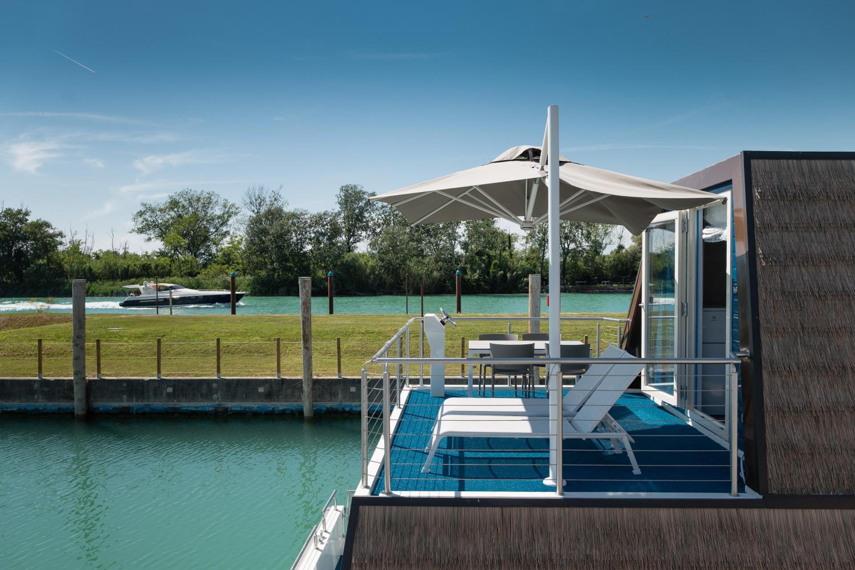 Houseboat  - Photo 9