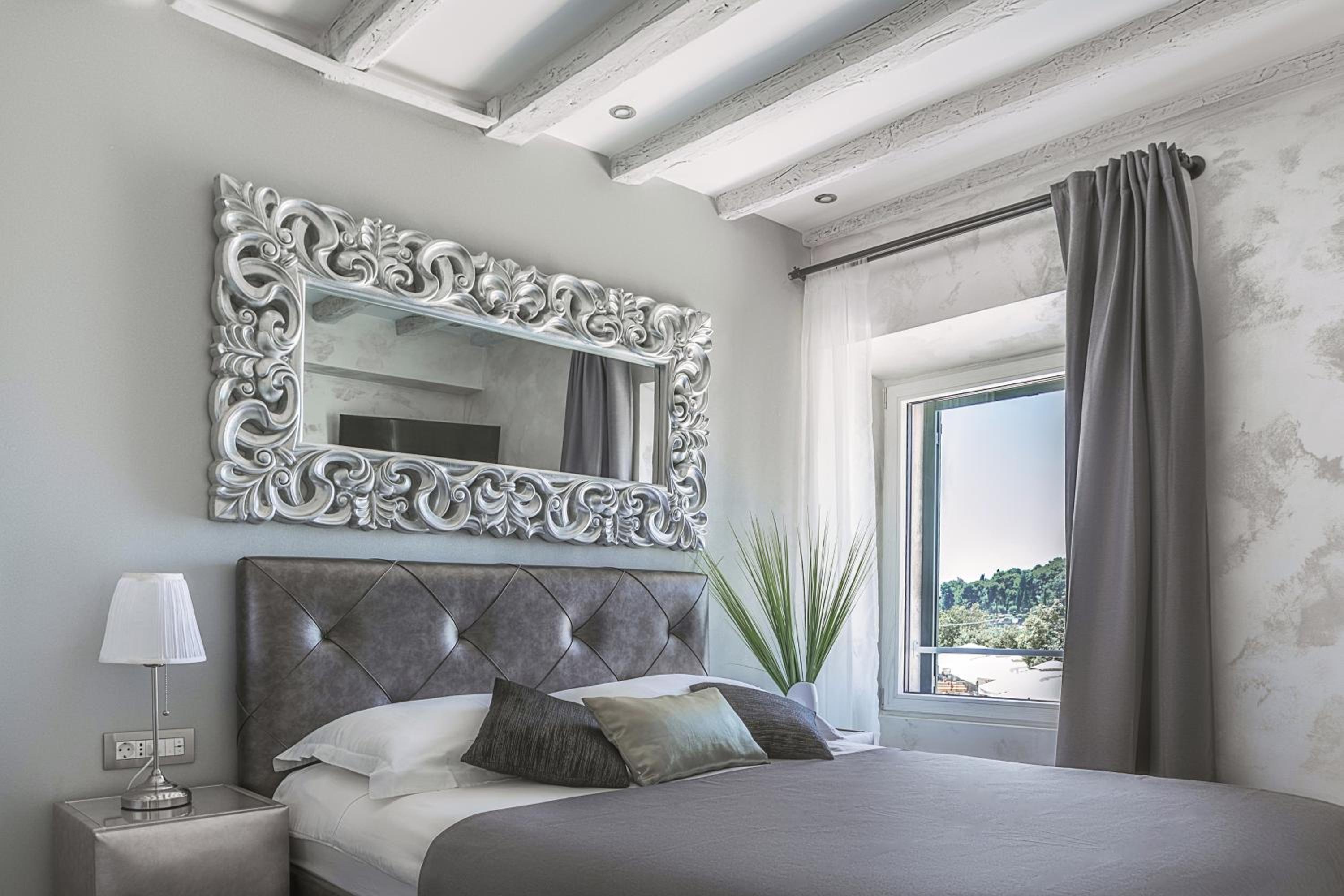 Apartment with Sea View - Photo 10