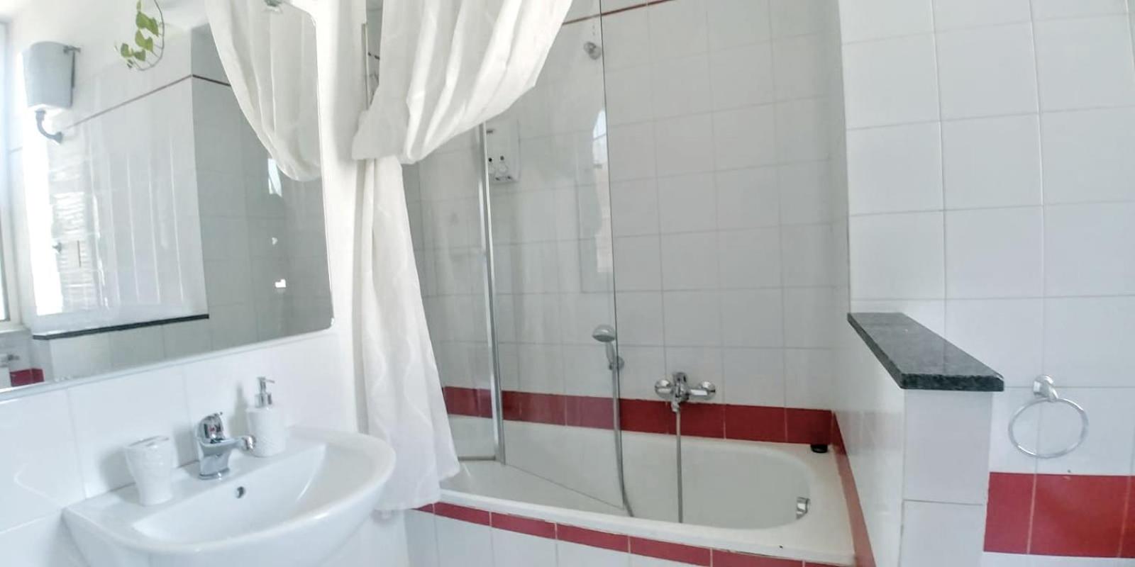 Deluxe Double Room with Private Bathroom photo 2