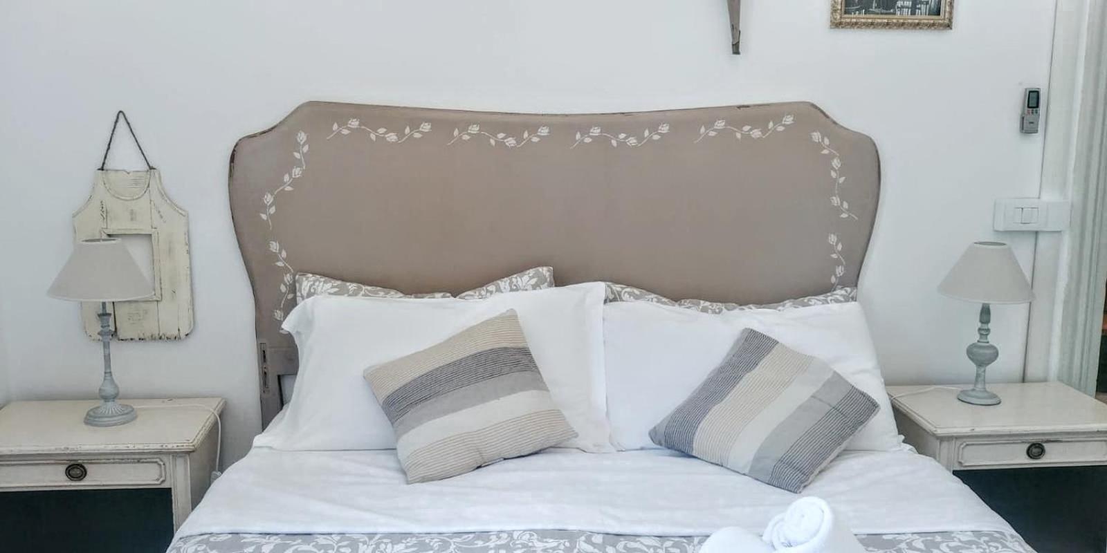 Deluxe Double Room with Private Bathroom photo 3