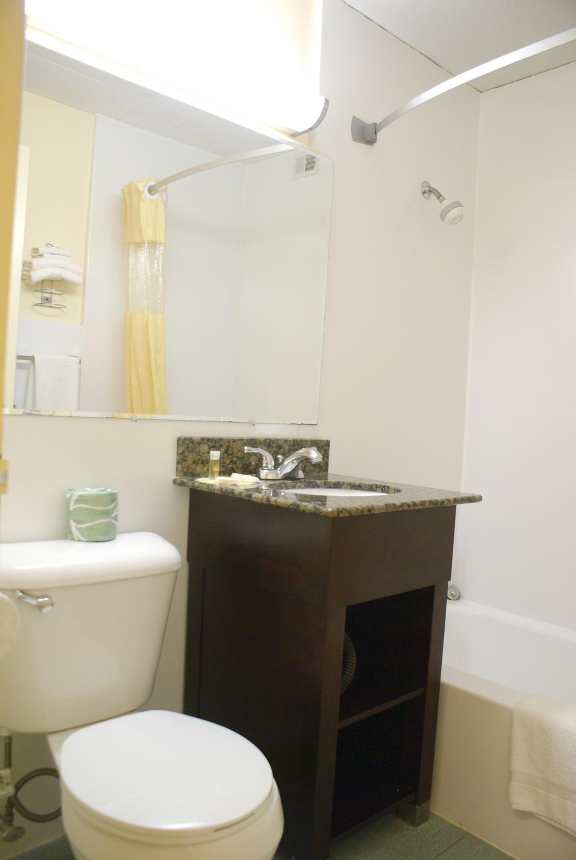 King Room - Non-Smoking - Photo 8