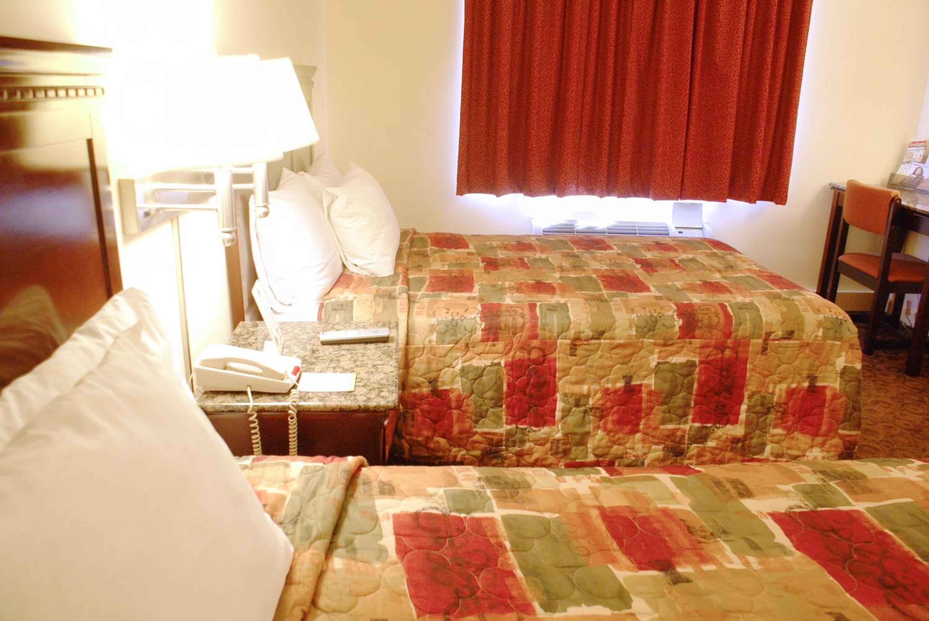 Double Room with Two Double Beds - Smoking - Photo 4