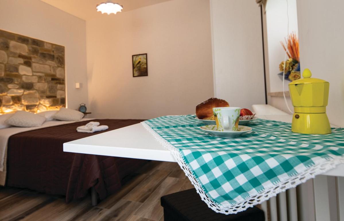 Double Room with Private Bathroom - Photo 2