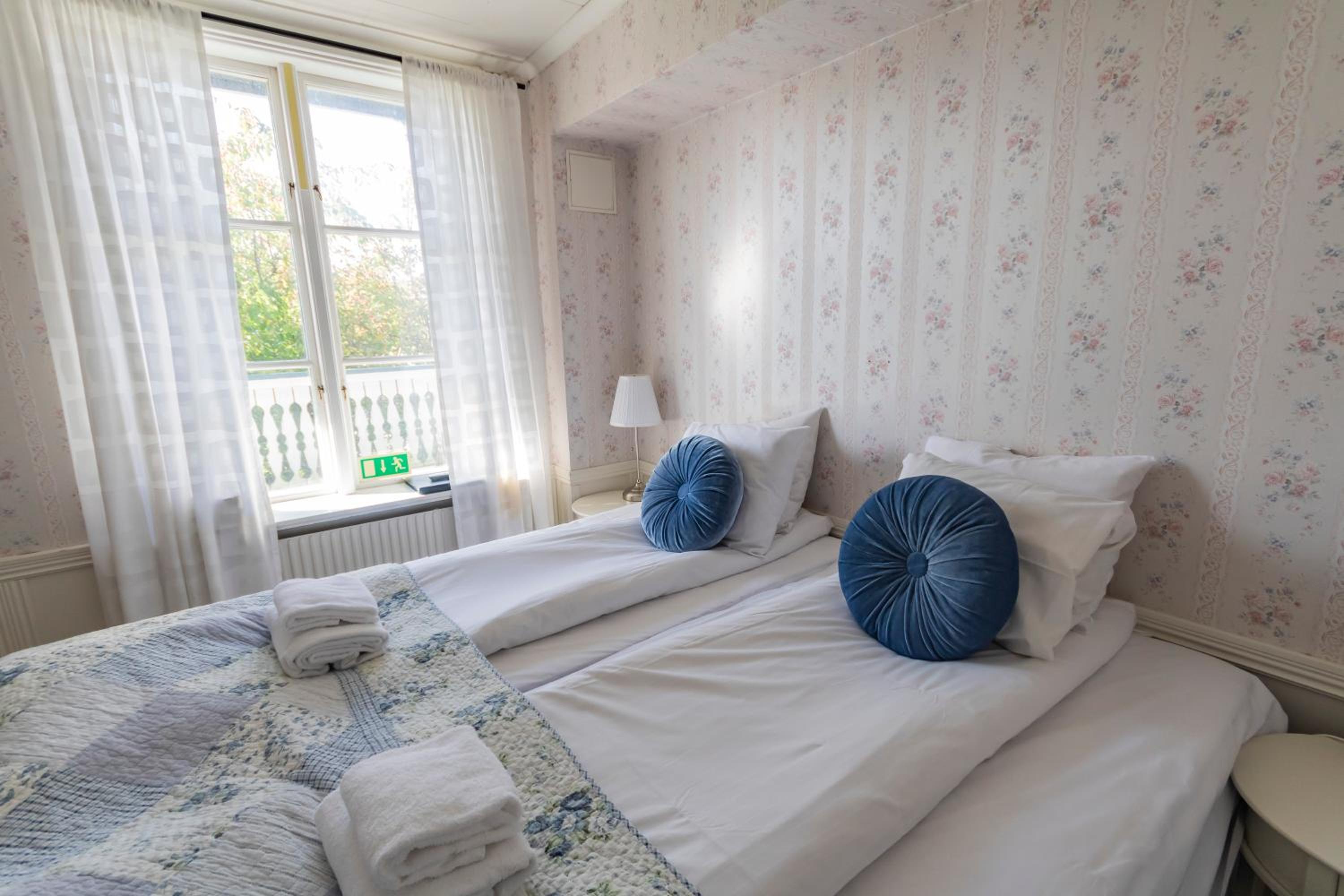 Standard Twin Room with Garden View - Photo 5