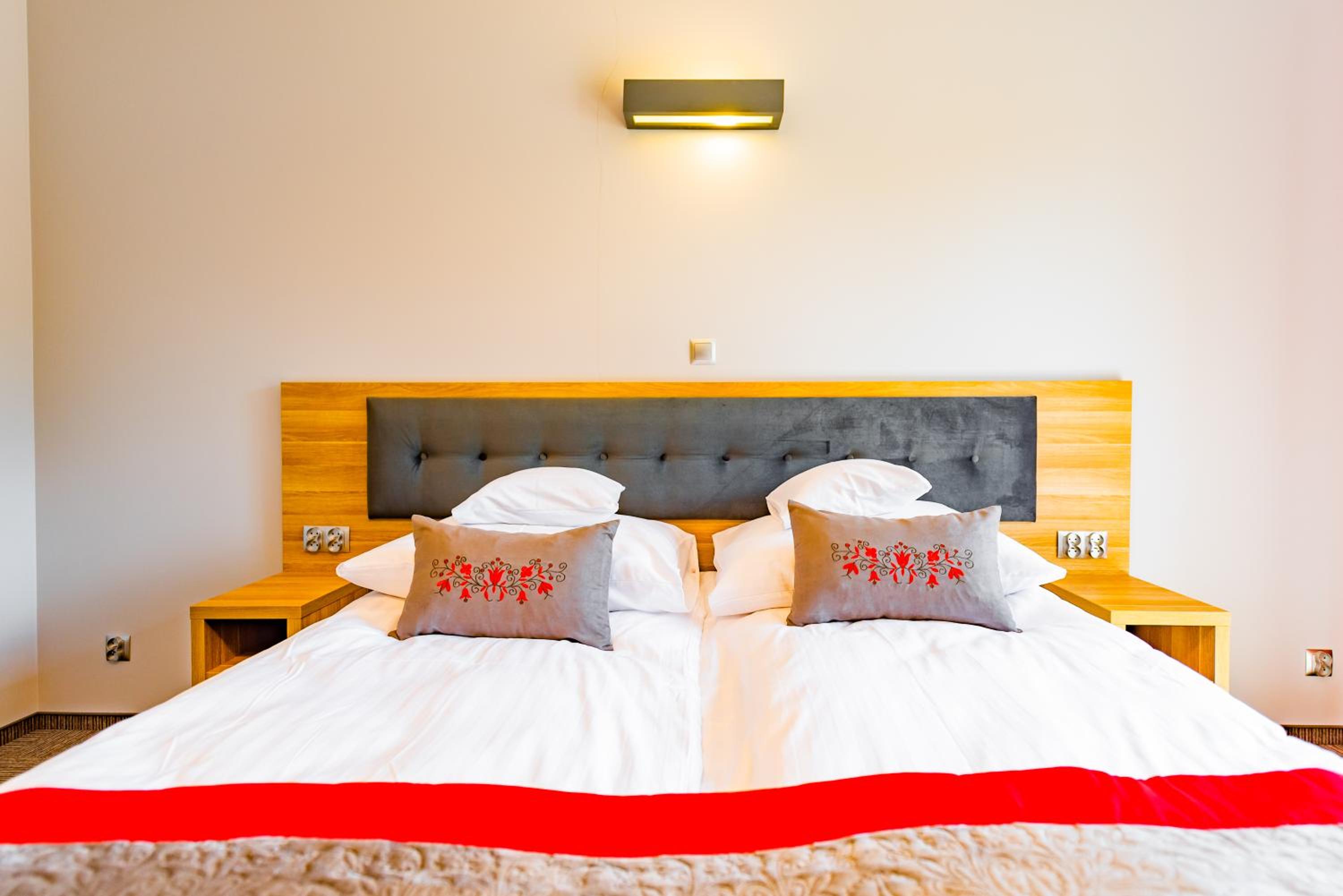 Deluxe Double Room With Balcony - Photo 4