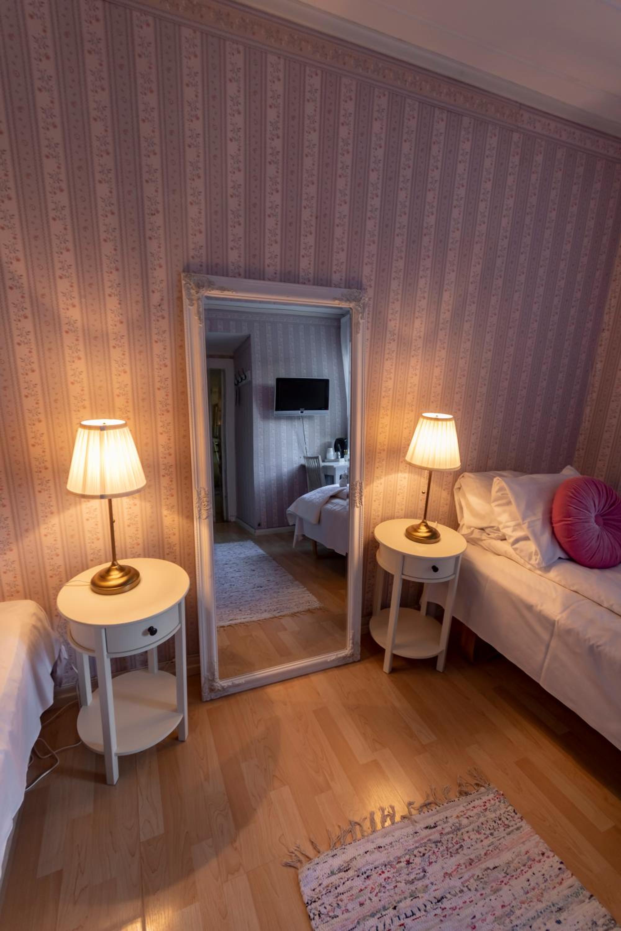 Standard Twin Room with Garden View - Photo 2