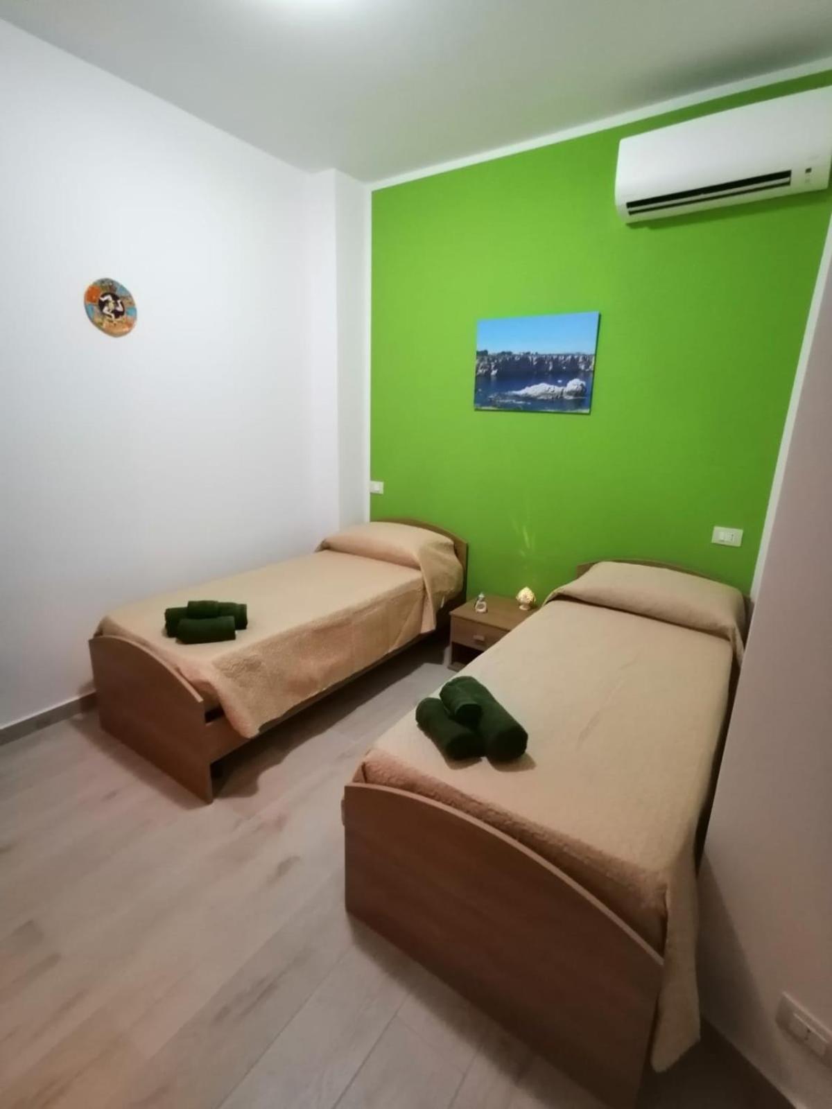 Double or Twin Room with Private Bathroom - Photo 5