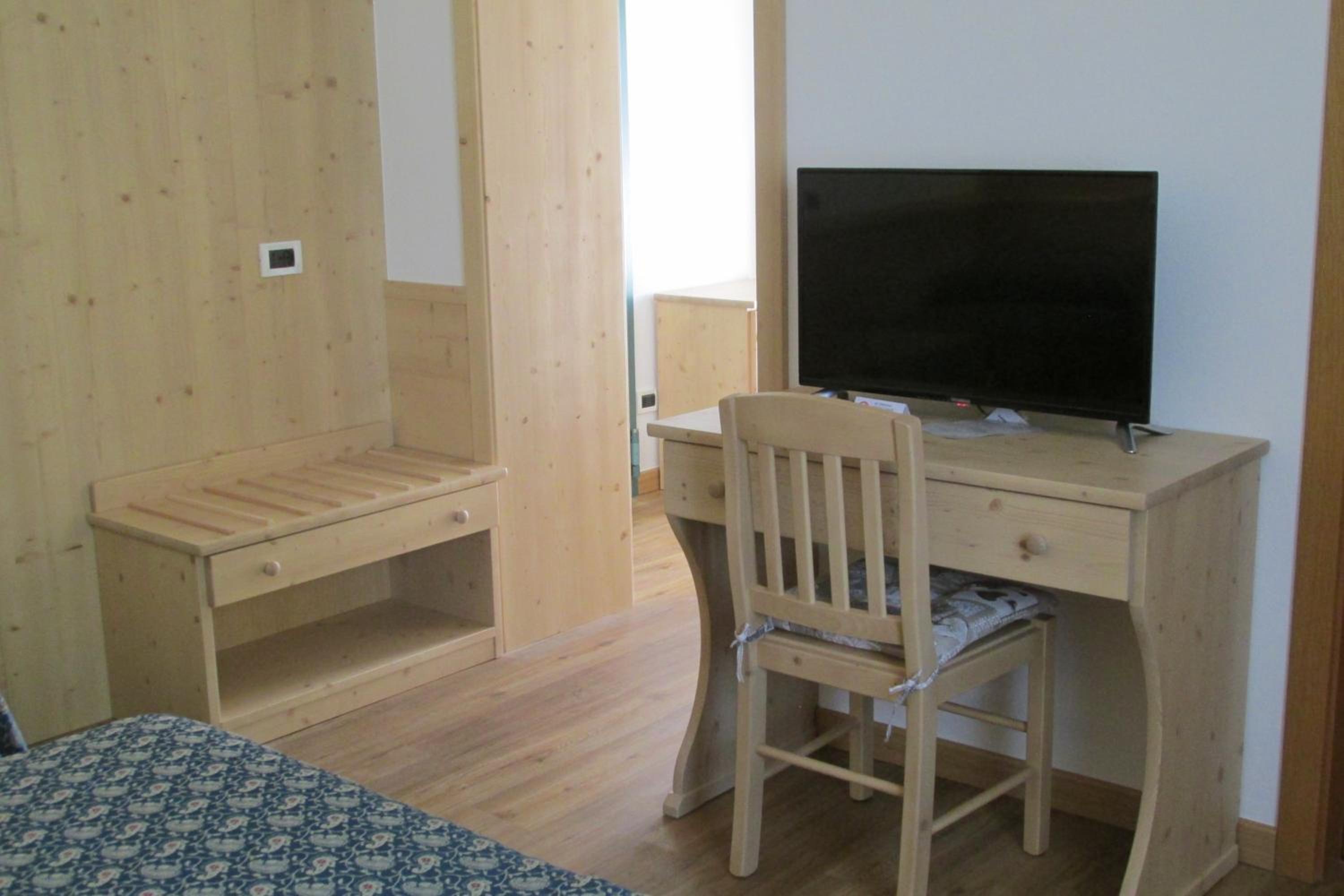 Family Room with Shower - Photo 7