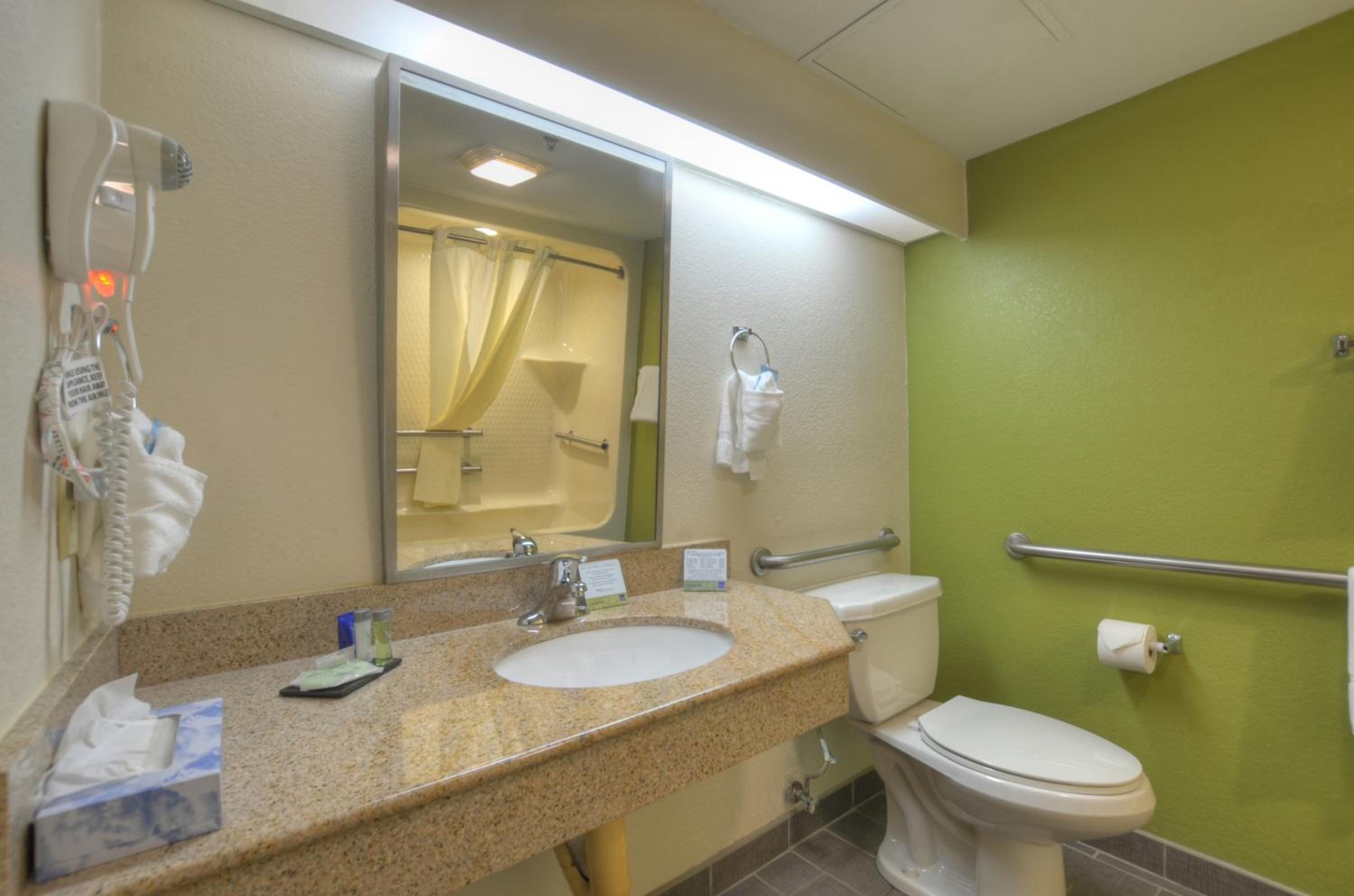 King Room - Disability Access/Non-Smoking - Photo 10