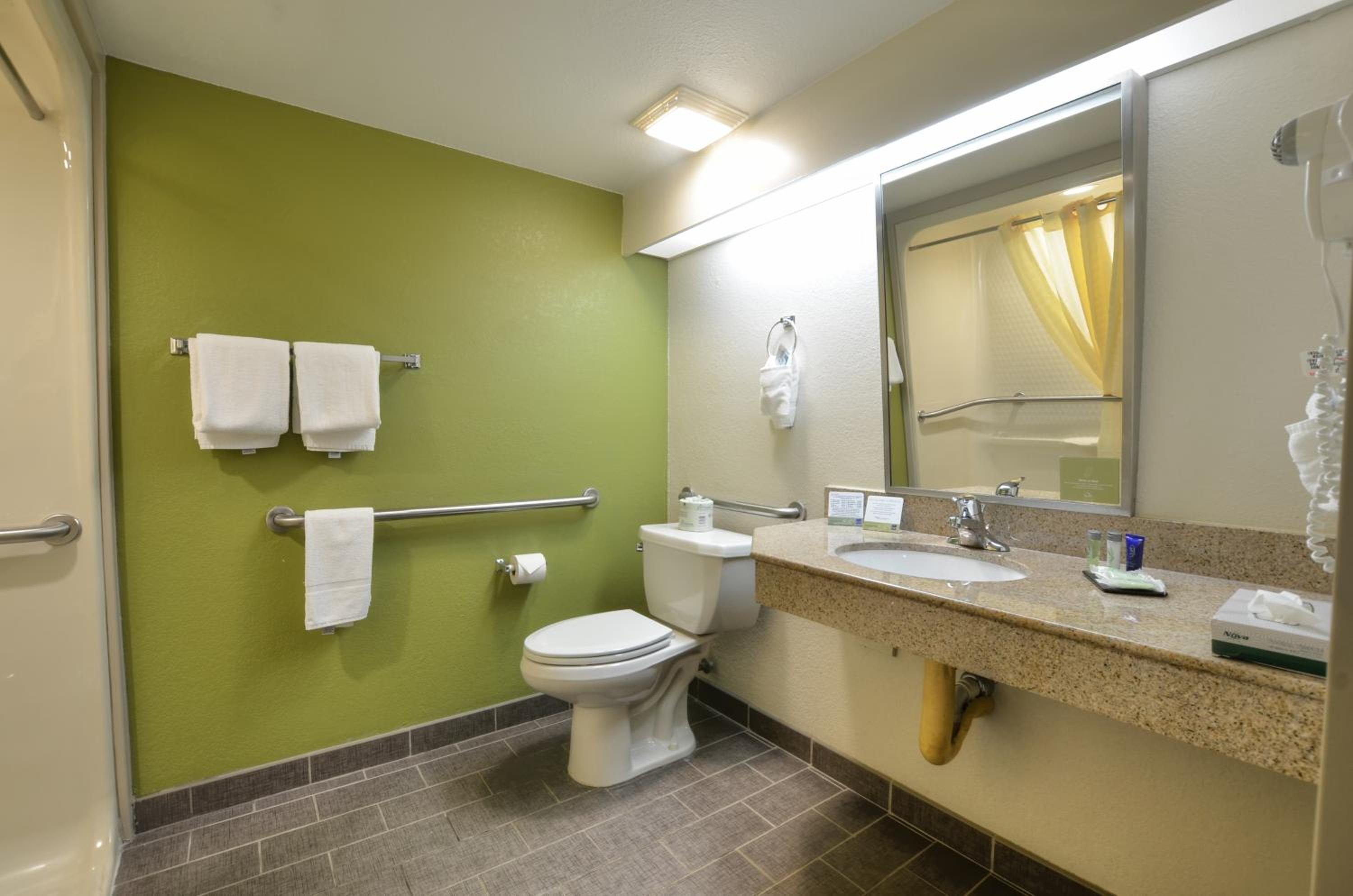 King Room - Disability Access/Non-Smoking - Photo 9