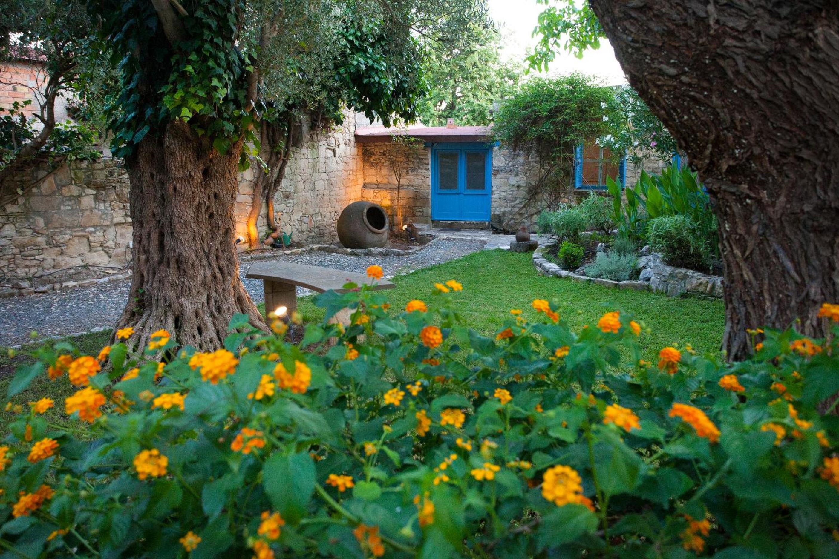 Country House with Garden View photo 2