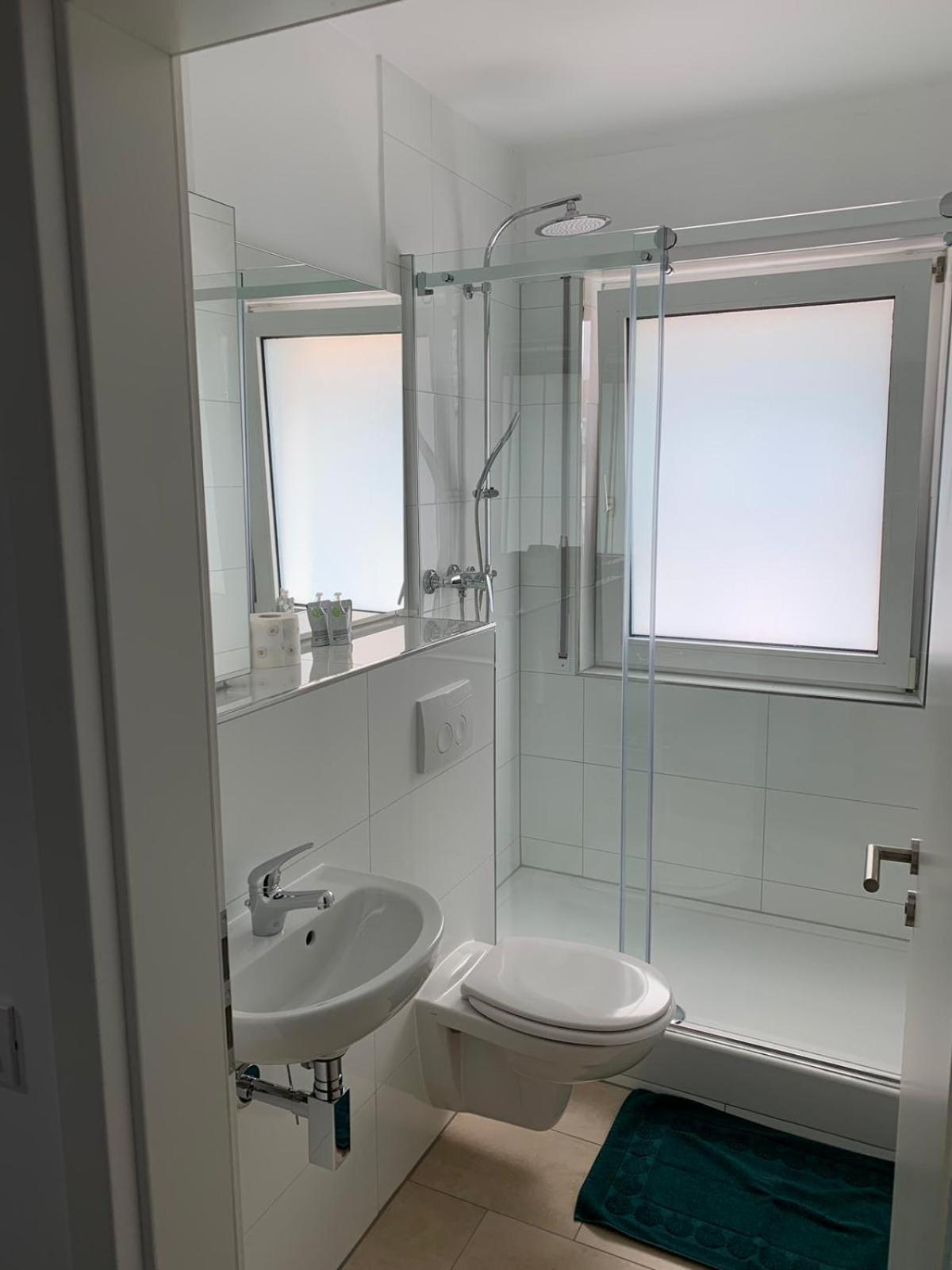 Budget Double Room - Photo 10