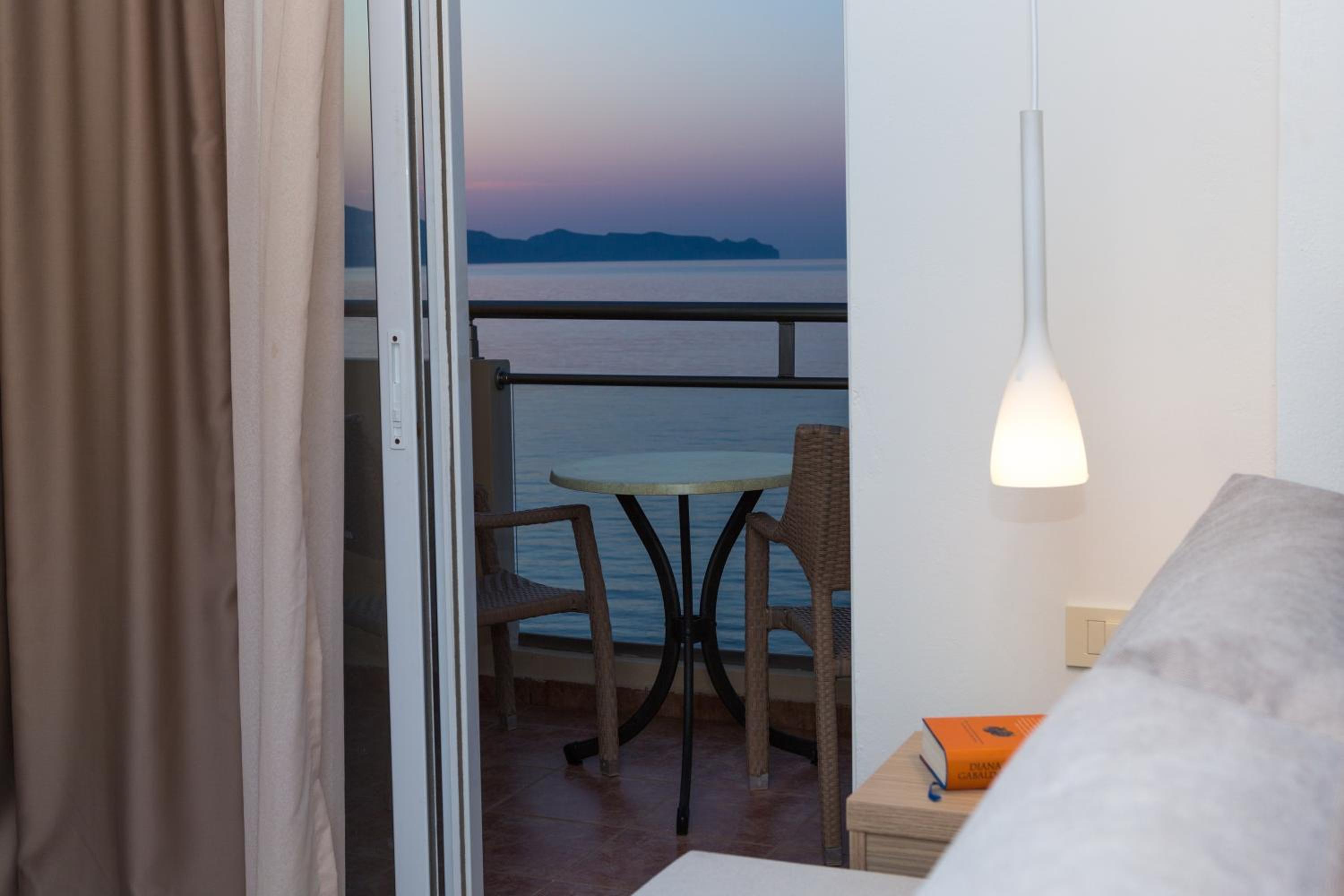 Junior Suite | Front Sea View - Photo 10