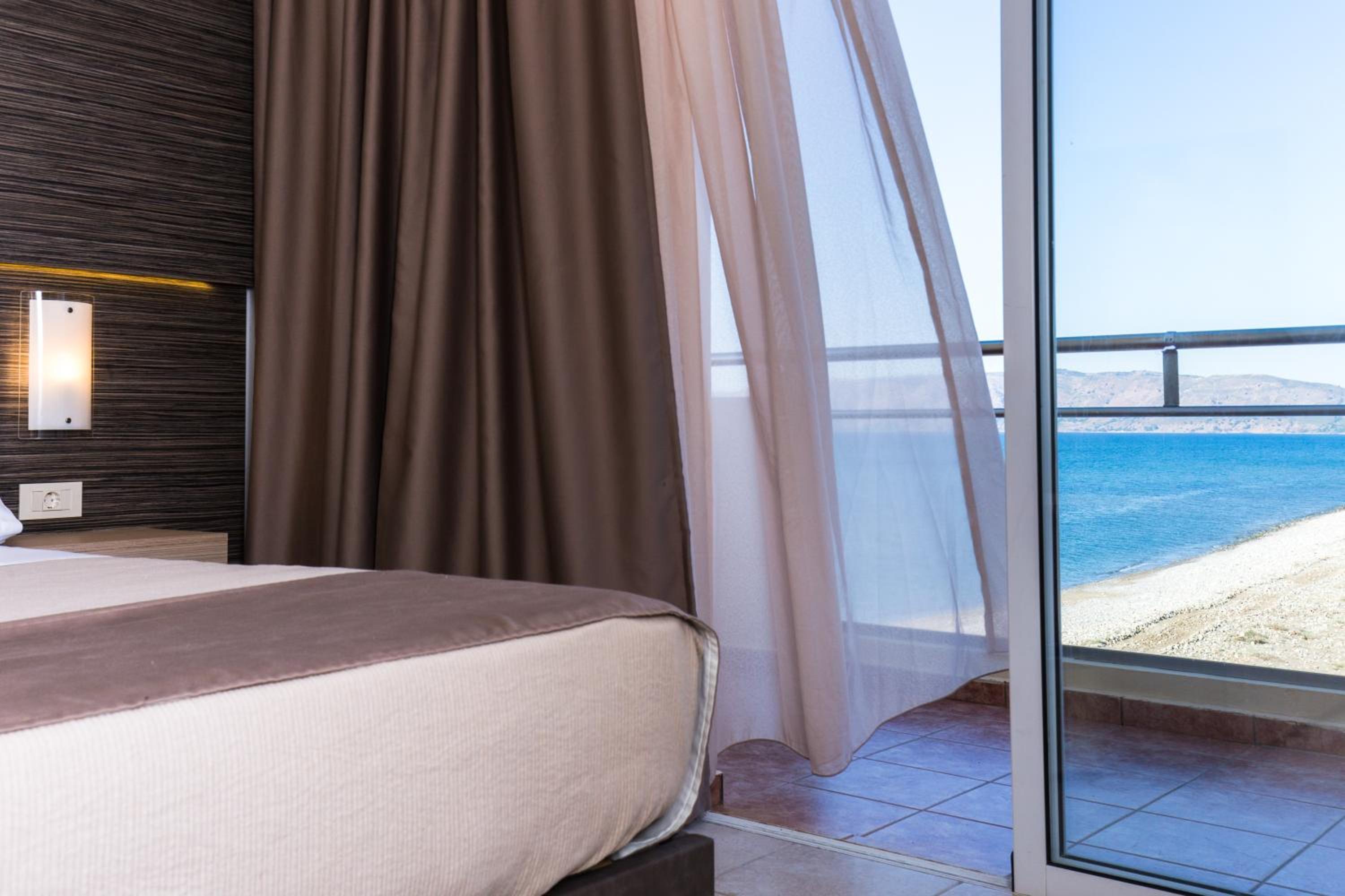 Junior Suite | Front Sea View - Photo 4