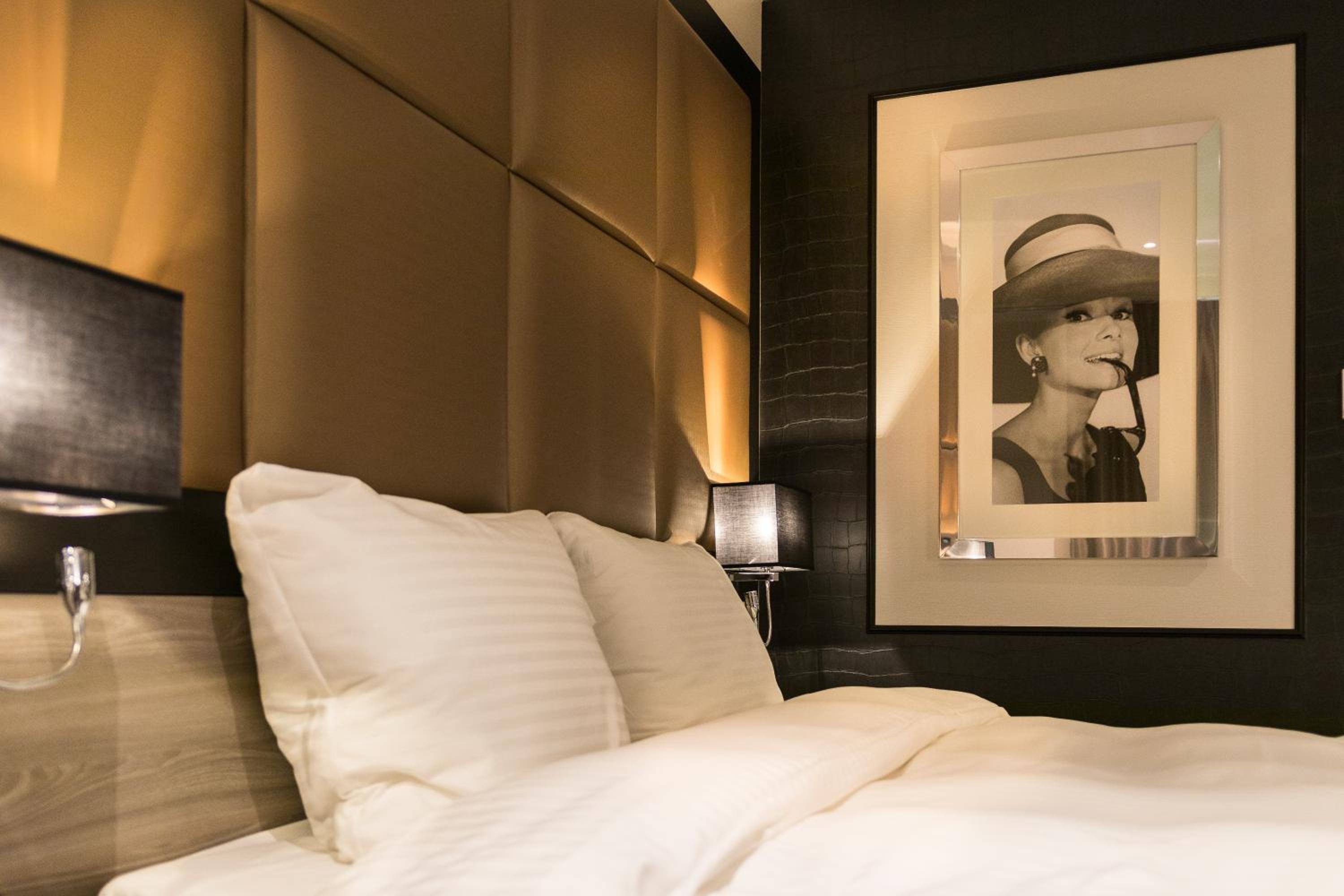 Standard Double Room - Photo 9