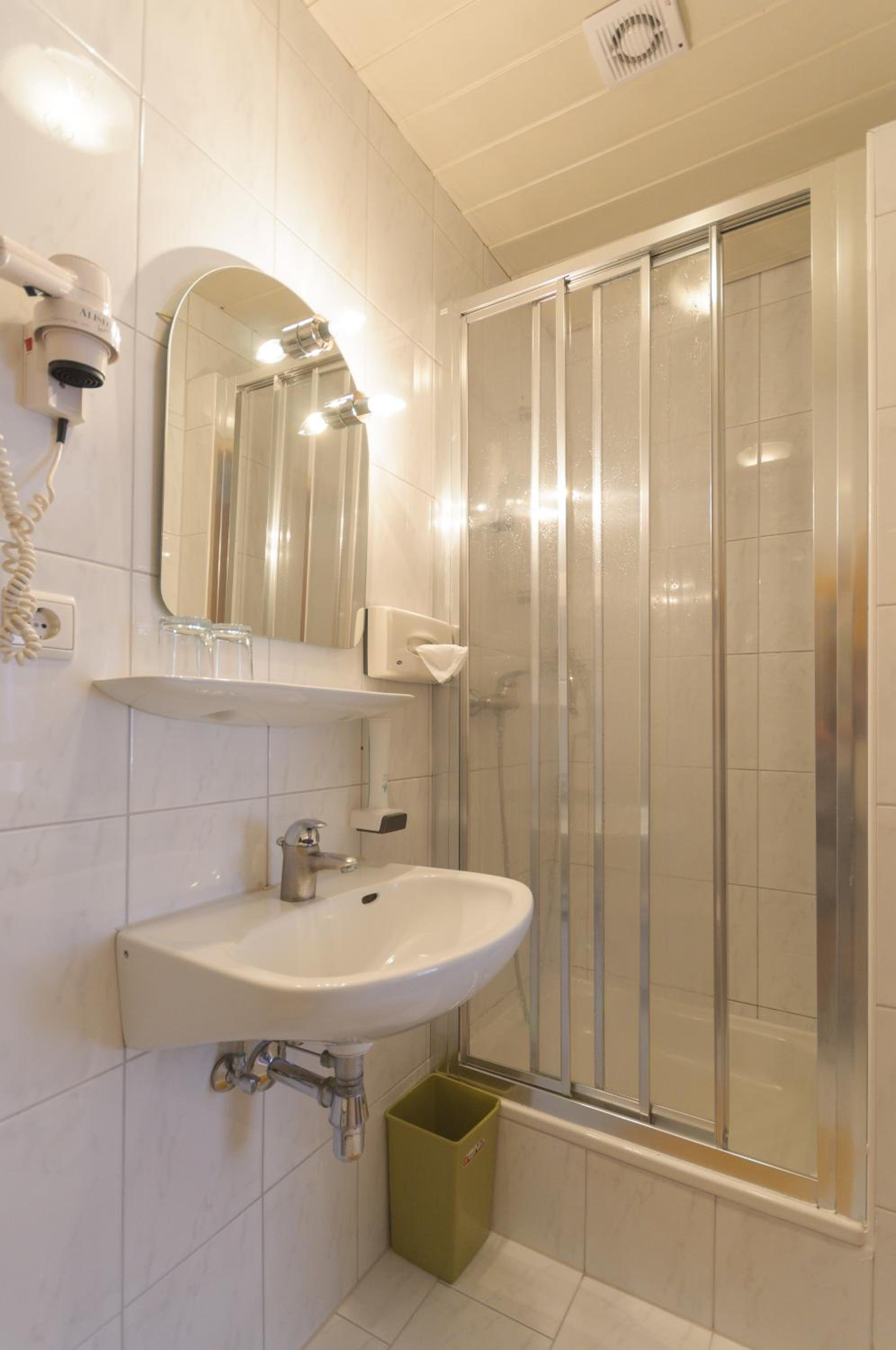 Double Room - Photo 10
