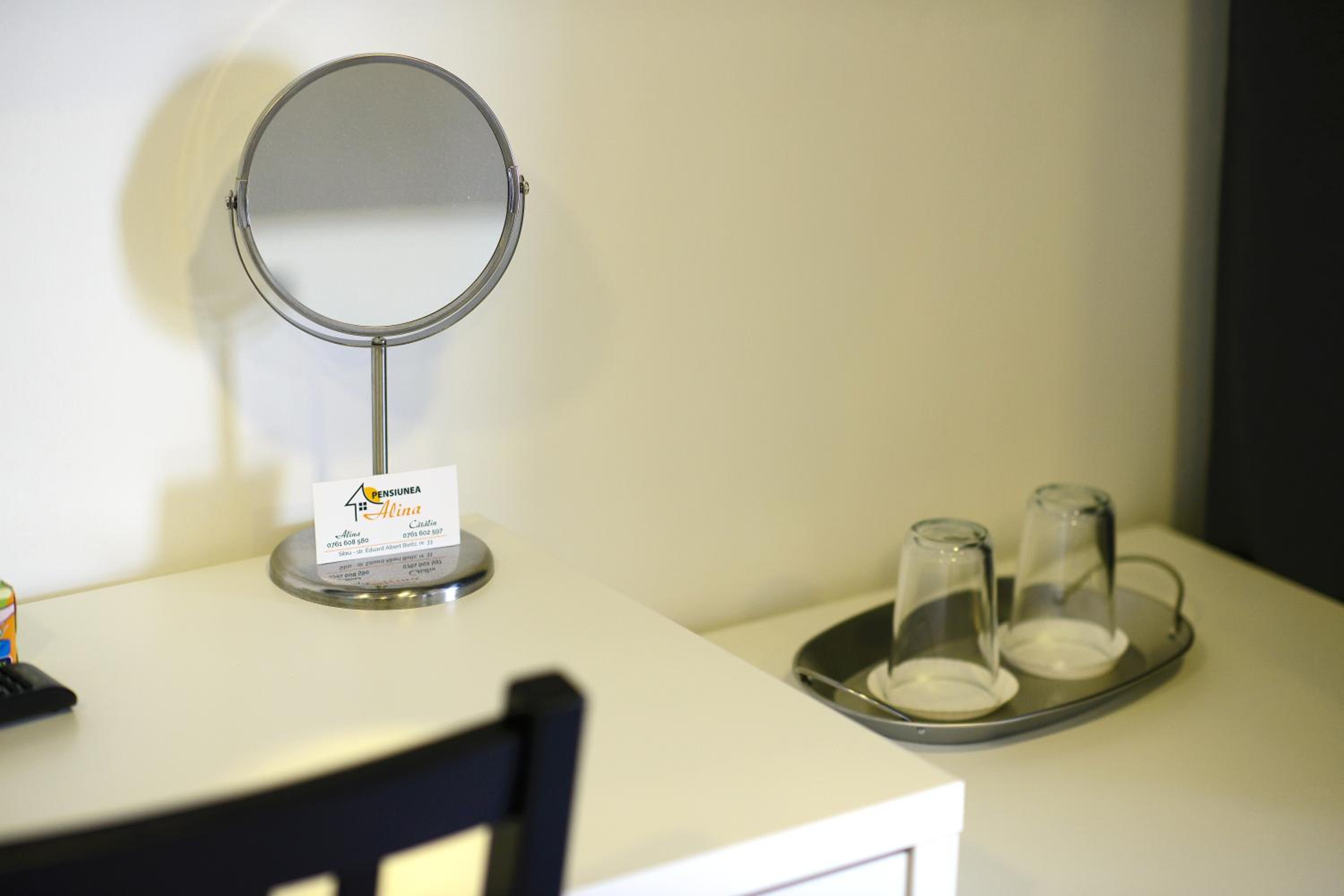 Double Room with Private Bathroom - Photo 4