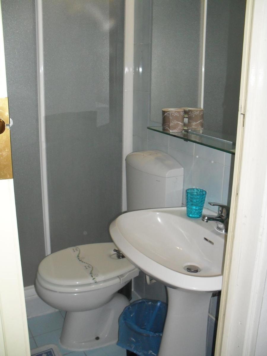 Double or Twin Room - Photo 13