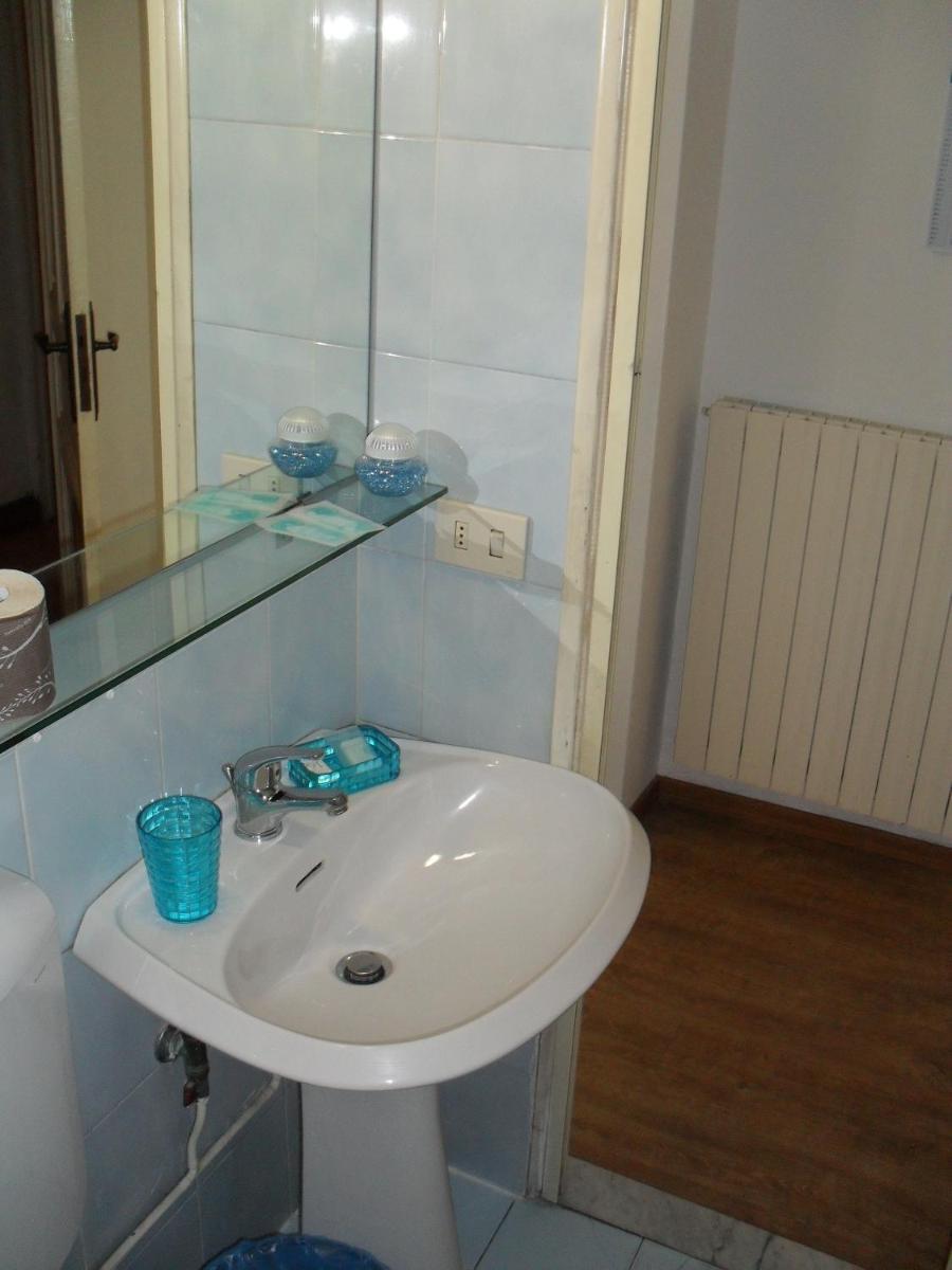 Double or Twin Room - Photo 15