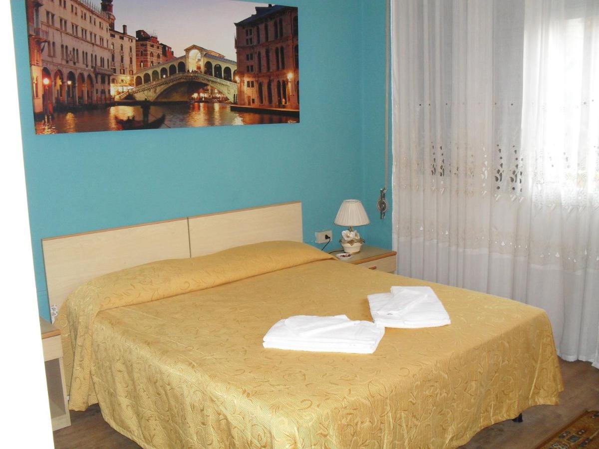 Double or Twin Room with Balcony and Sea View - Photo 3