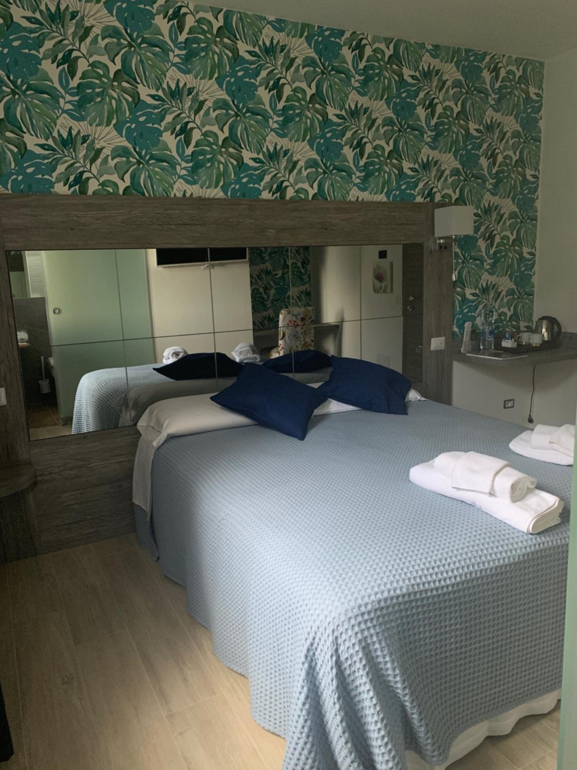 Double or Twin Room - Photo 17
