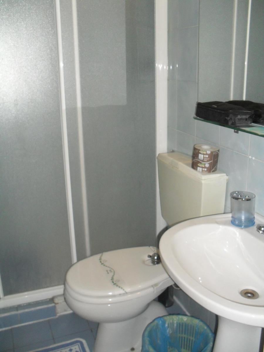 Double or Twin Room with Balcony and Sea View - Photo 11