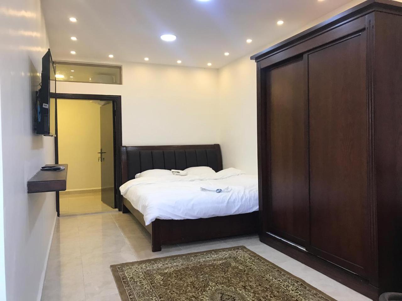 Studio Apartment photo 1