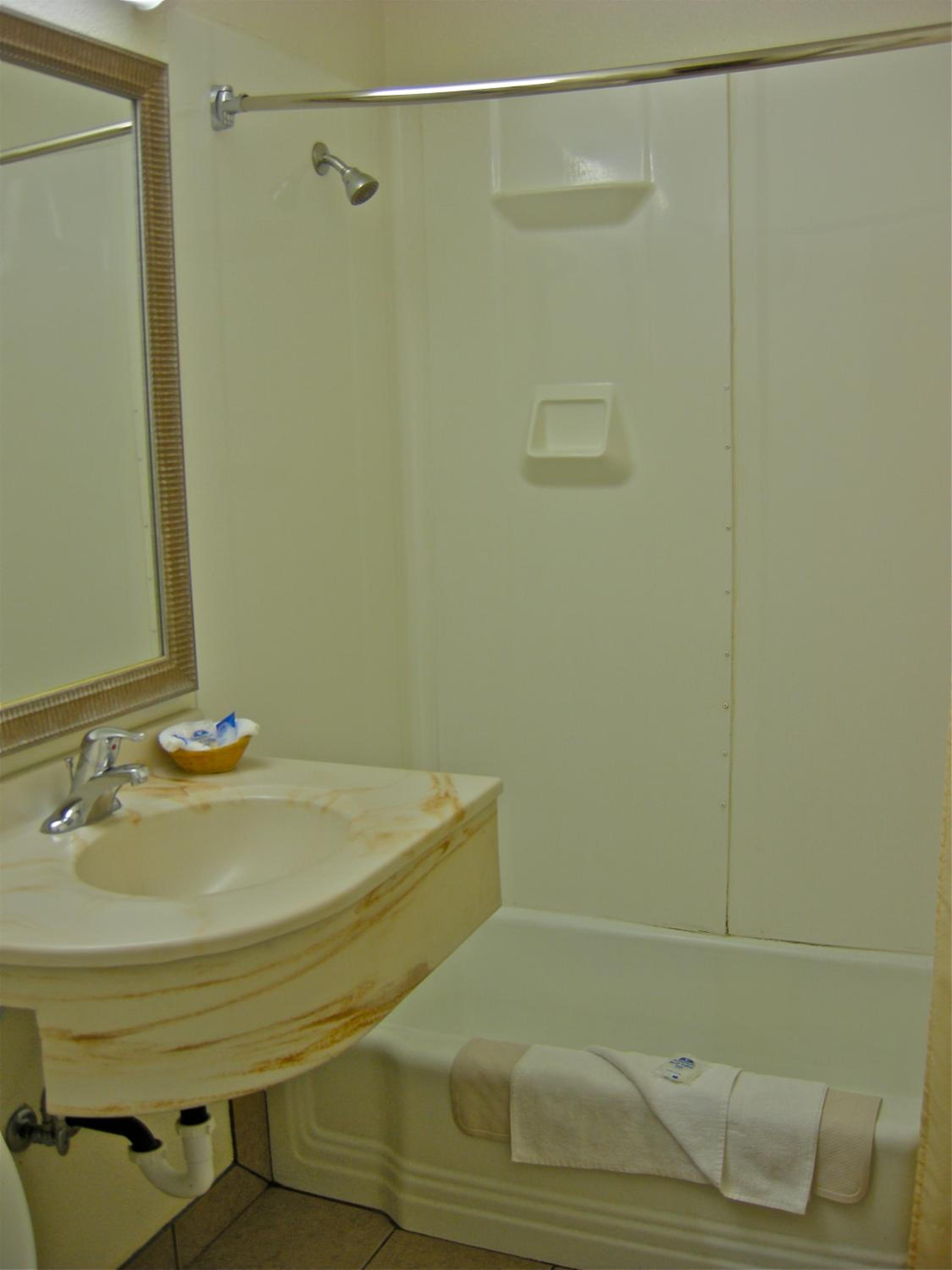 Queen Suite - Photo 3