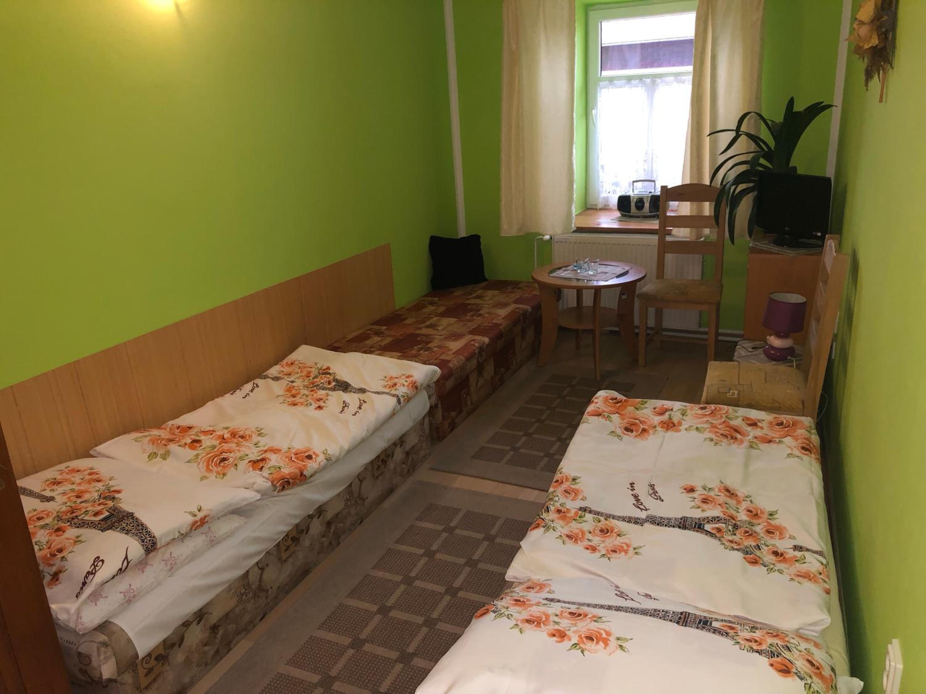 Economy Twin Room photo 1