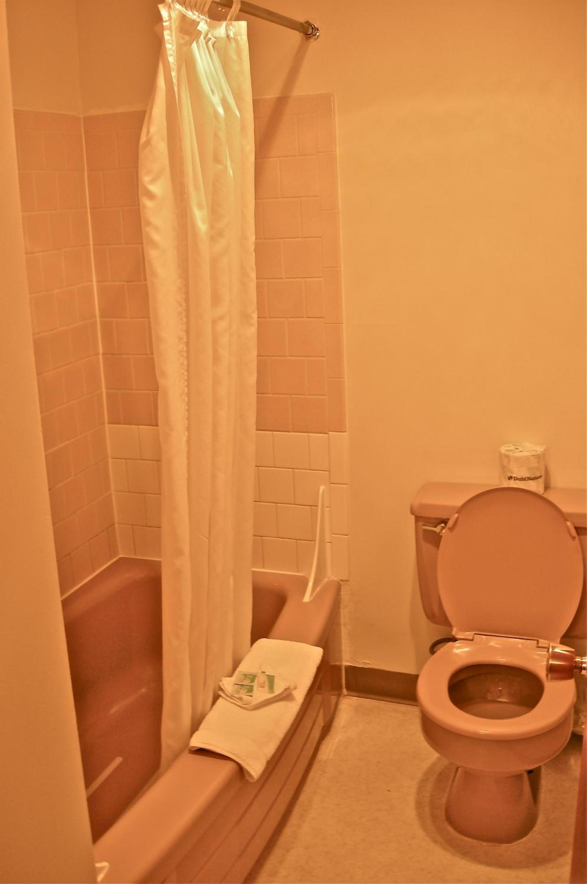 Queen Room photo 2