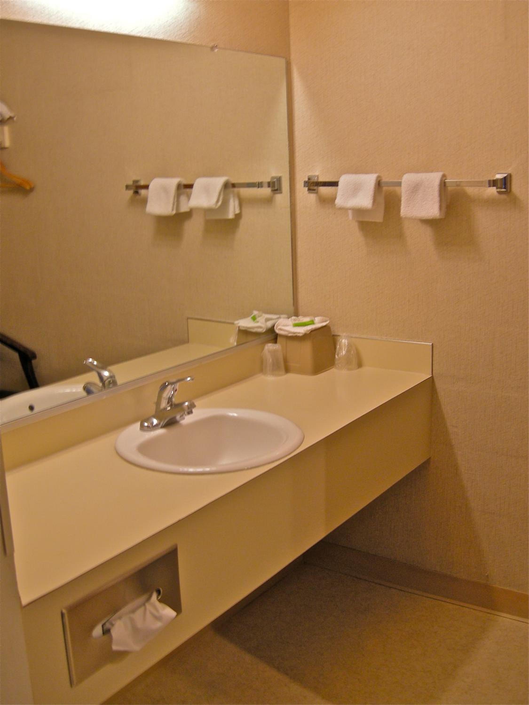 Queen Room photo 1