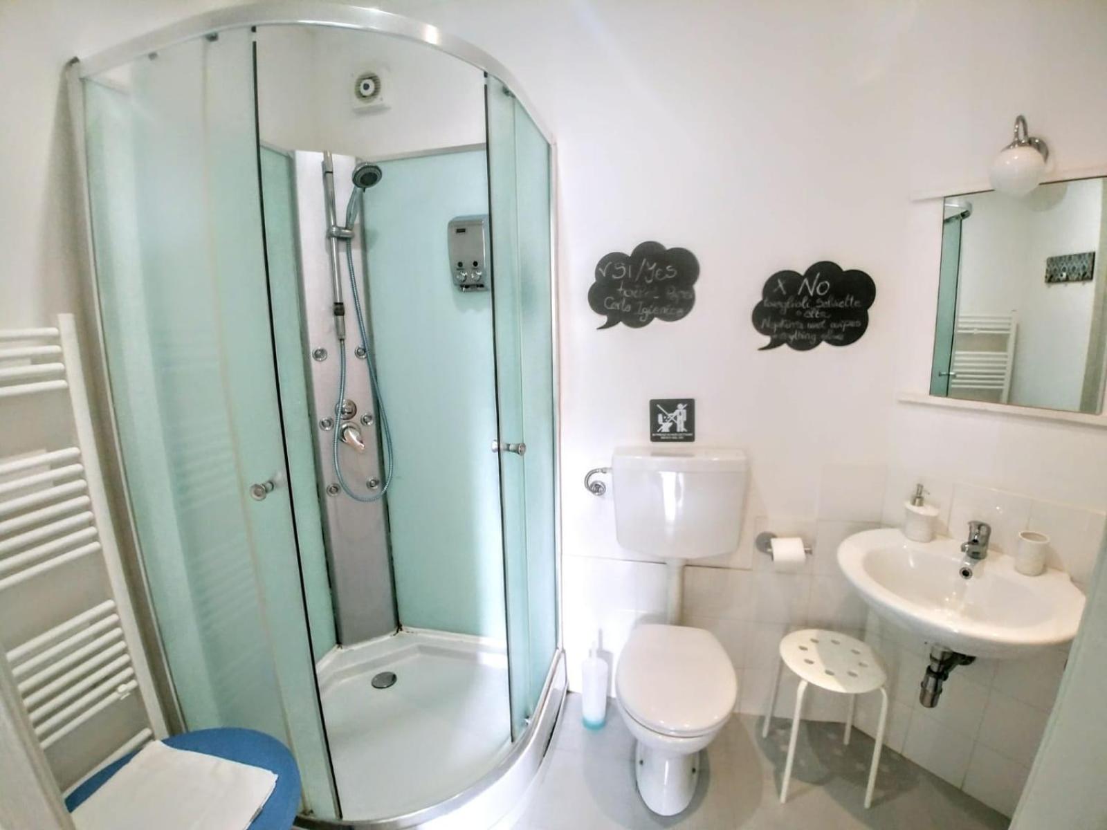 Double Room with Private Bathroom photo 2