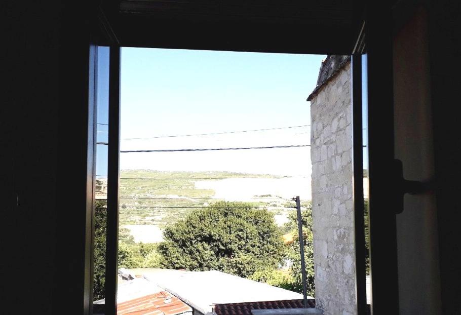 Studio with Mountain View - Photo 8