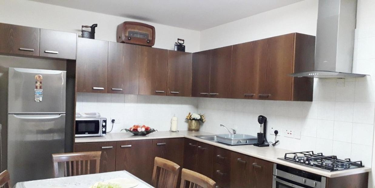 Two-Bedroom Apartment with Mountain View - Photo 22