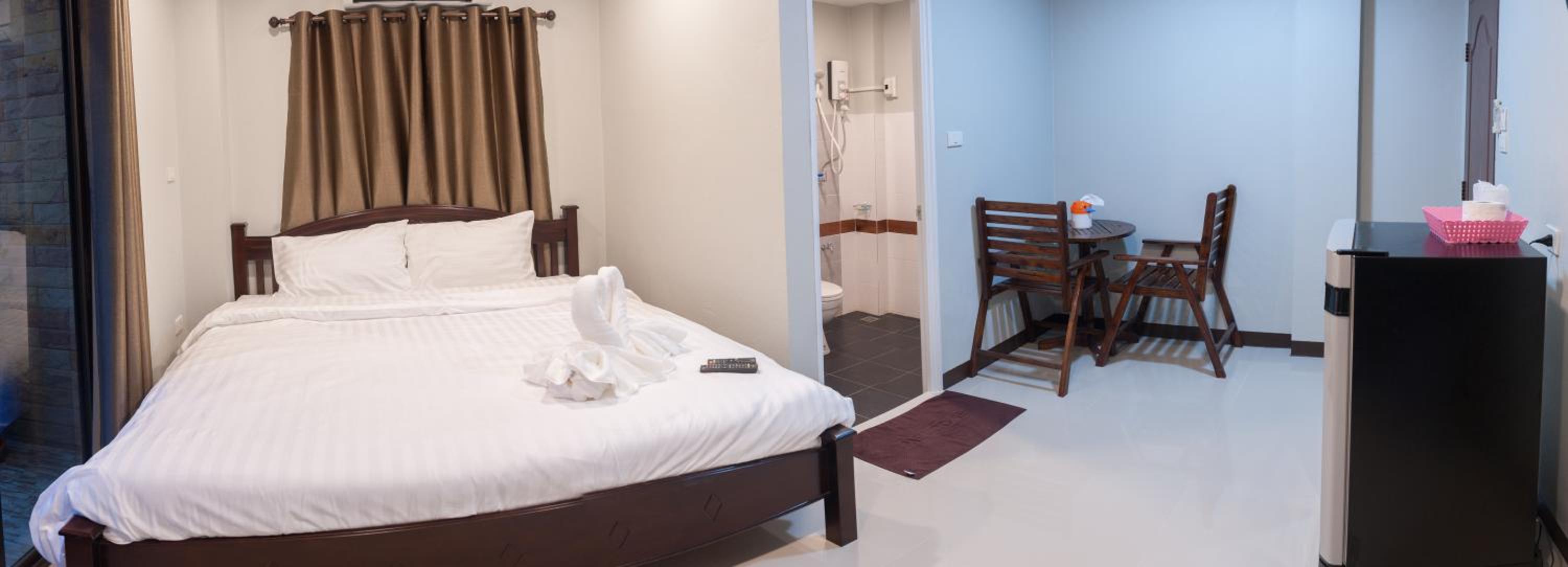 Deluxe Double Room with Balcony - Photo 5