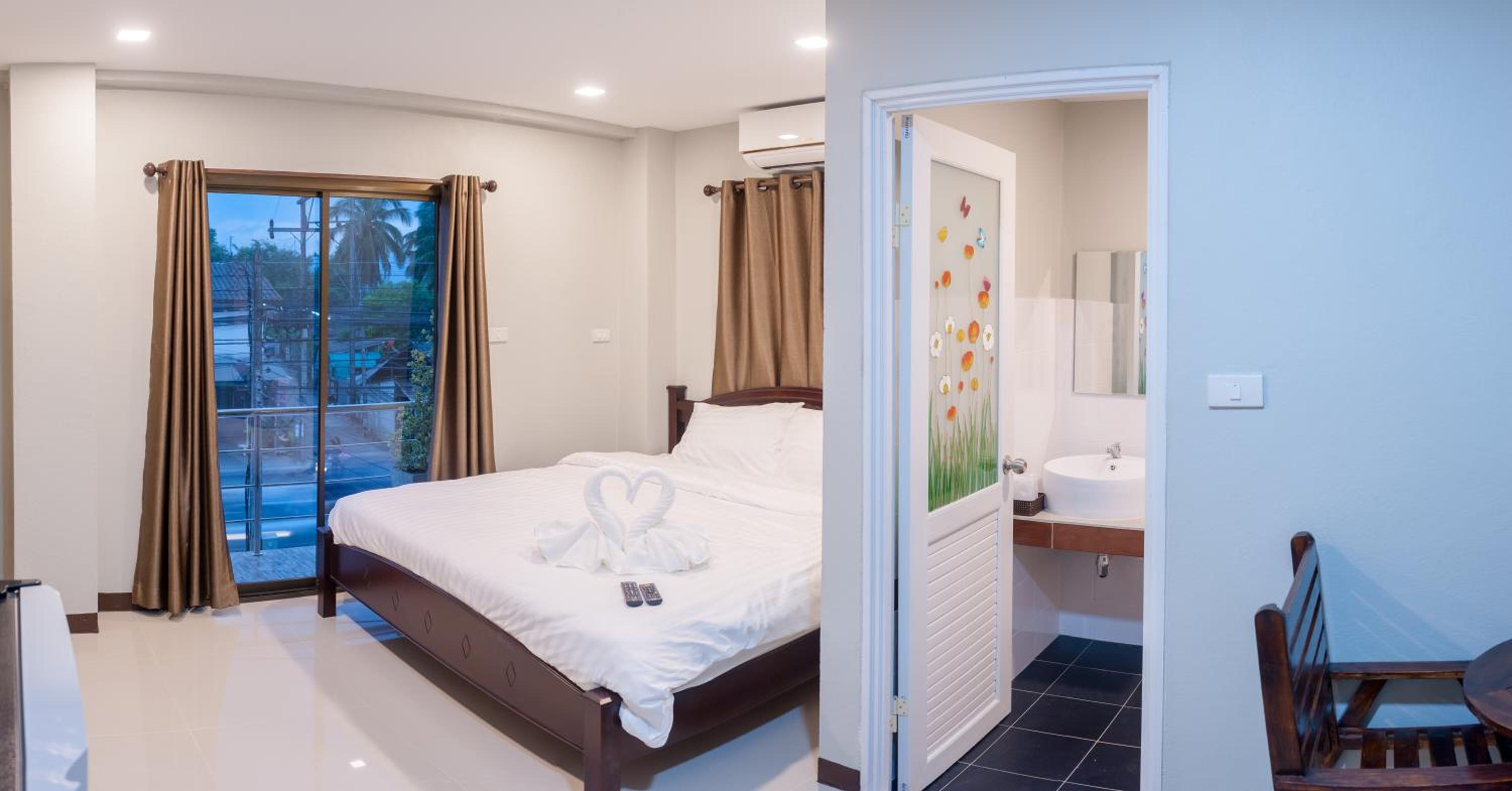 Deluxe Double Room with Balcony - Photo 1