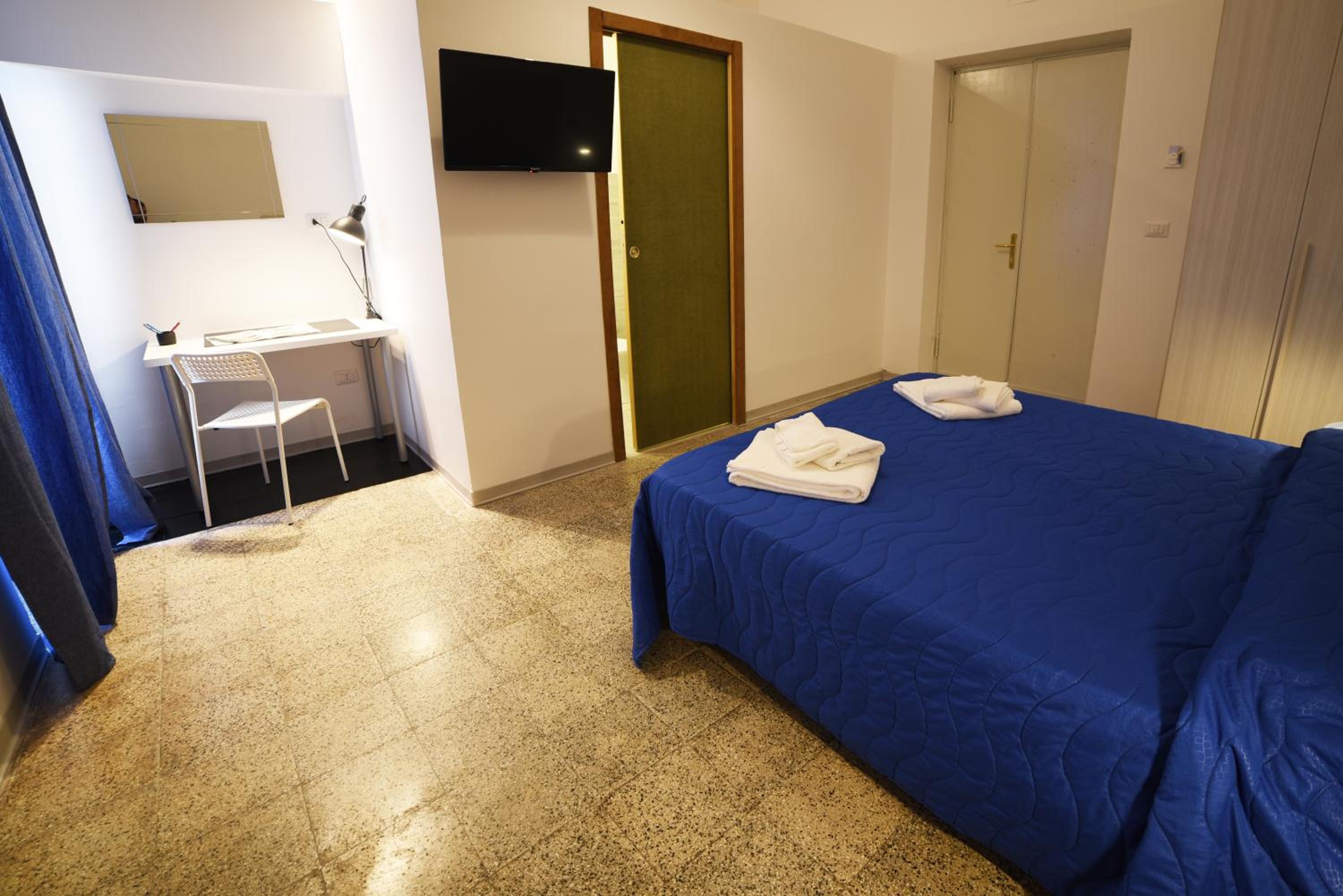 Double Room with Private Bathroom - Photo 3
