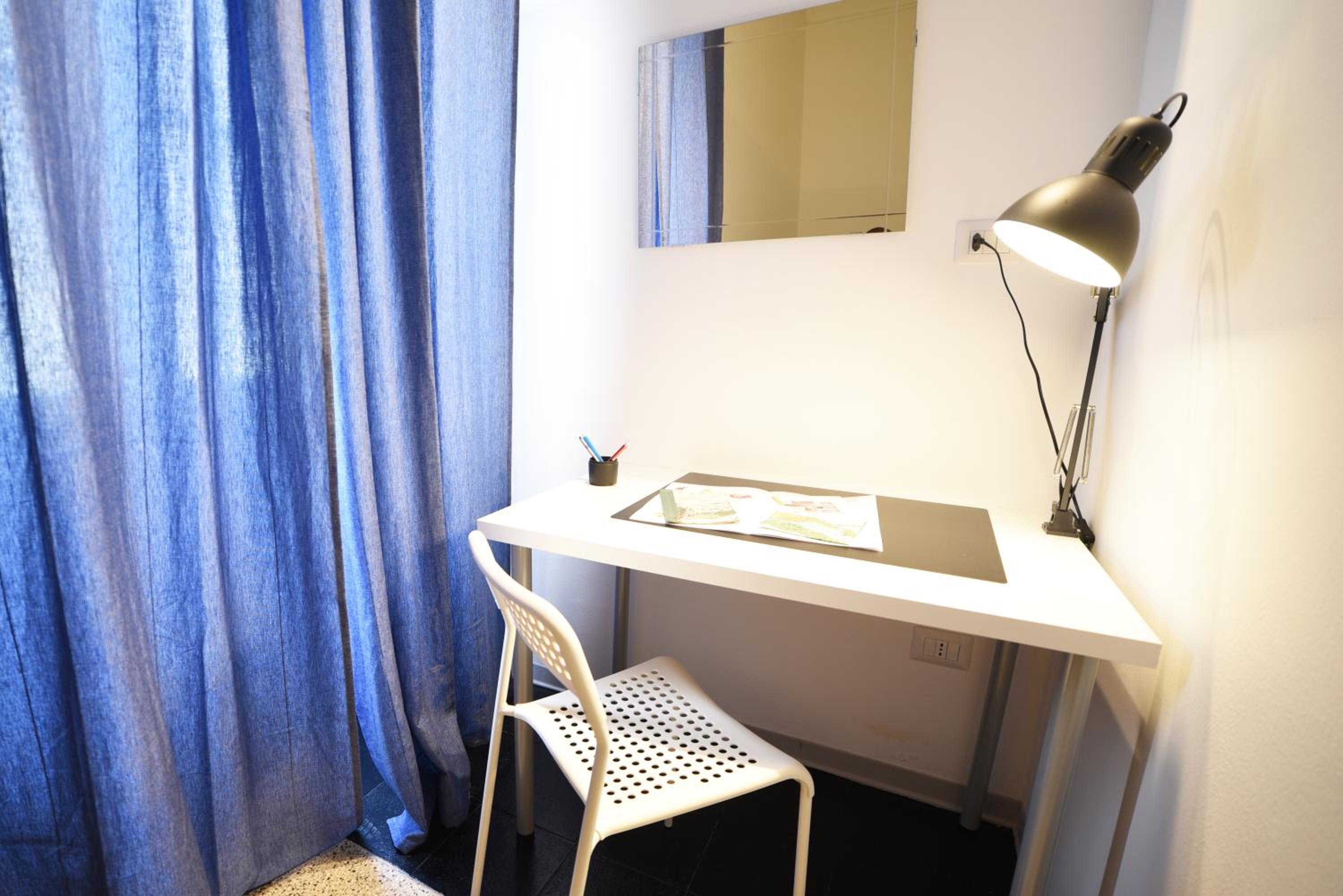 Double Room with Private Bathroom - Photo 16
