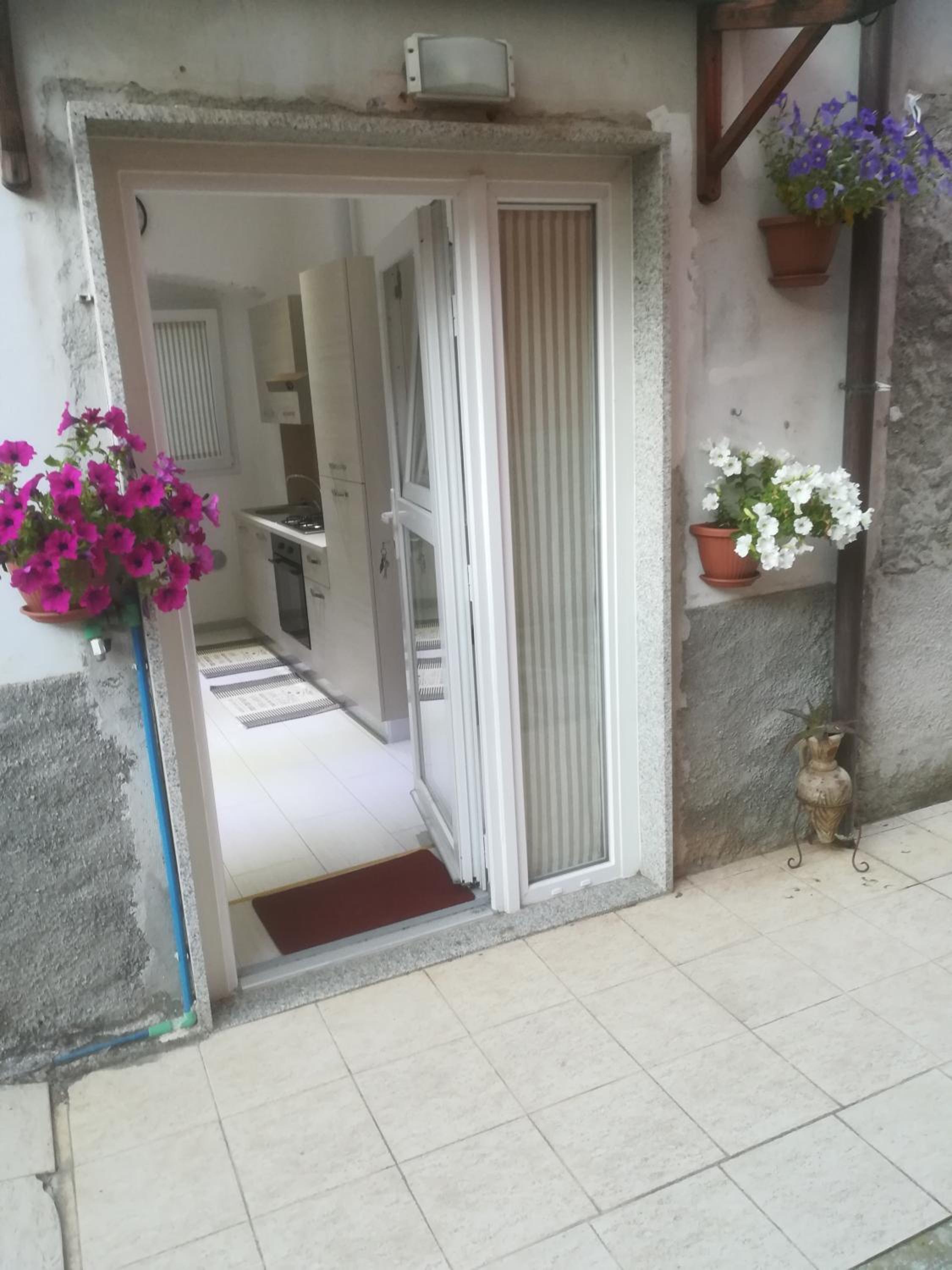 Double Room with Private Bathroom - Photo 4