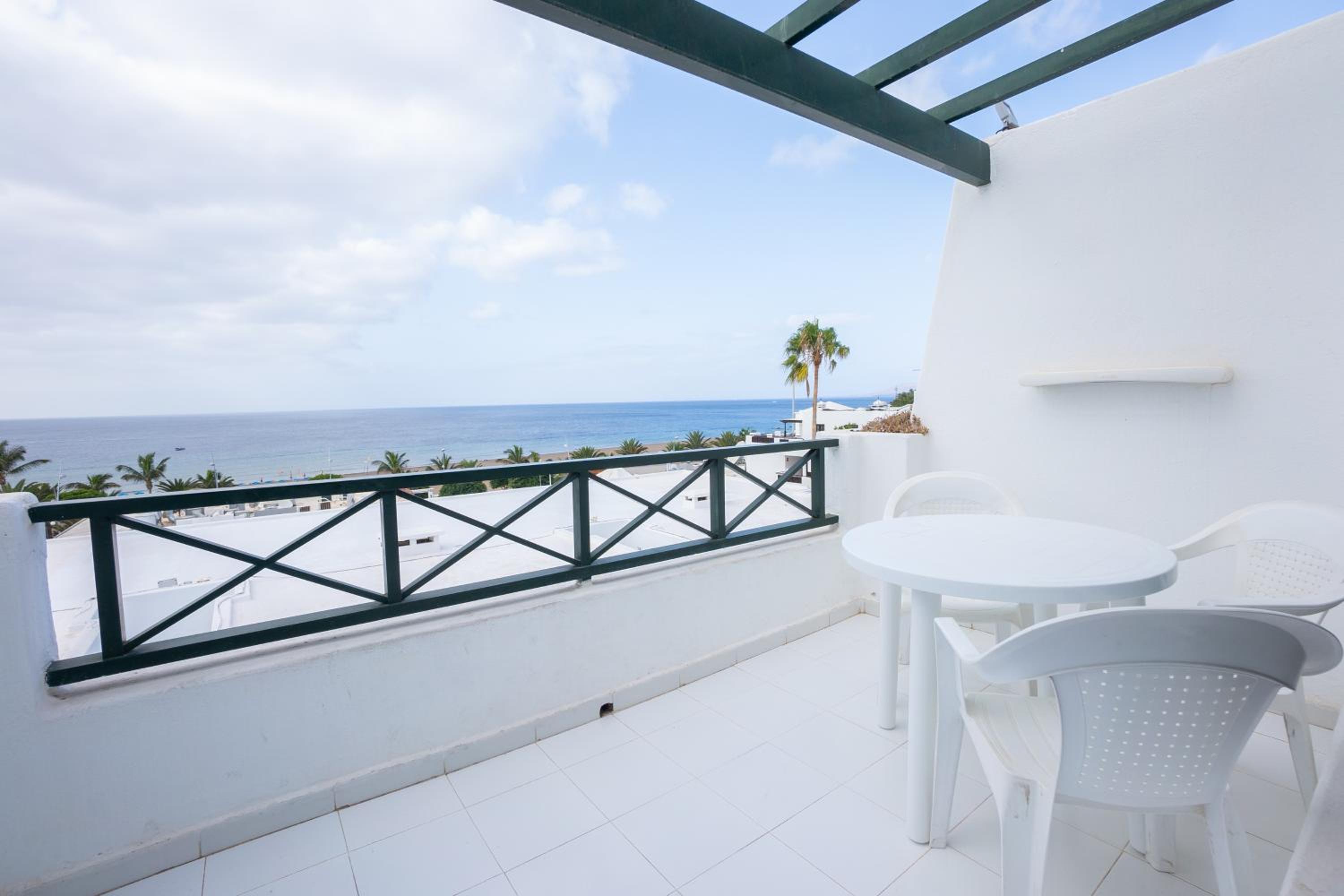 One-Bedroom Apartment with View - Photo 15