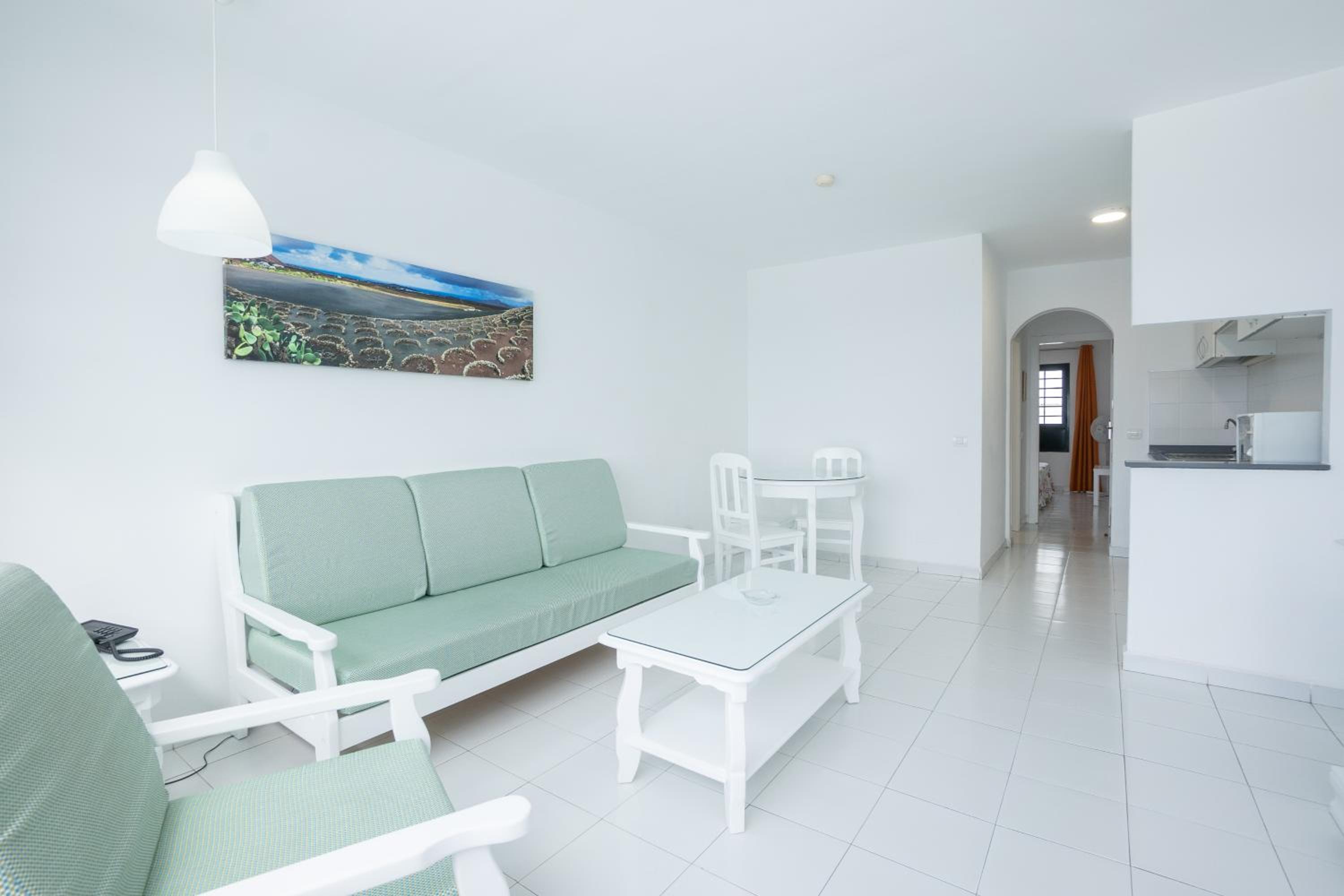 One-Bedroom Apartment with View - Photo 2