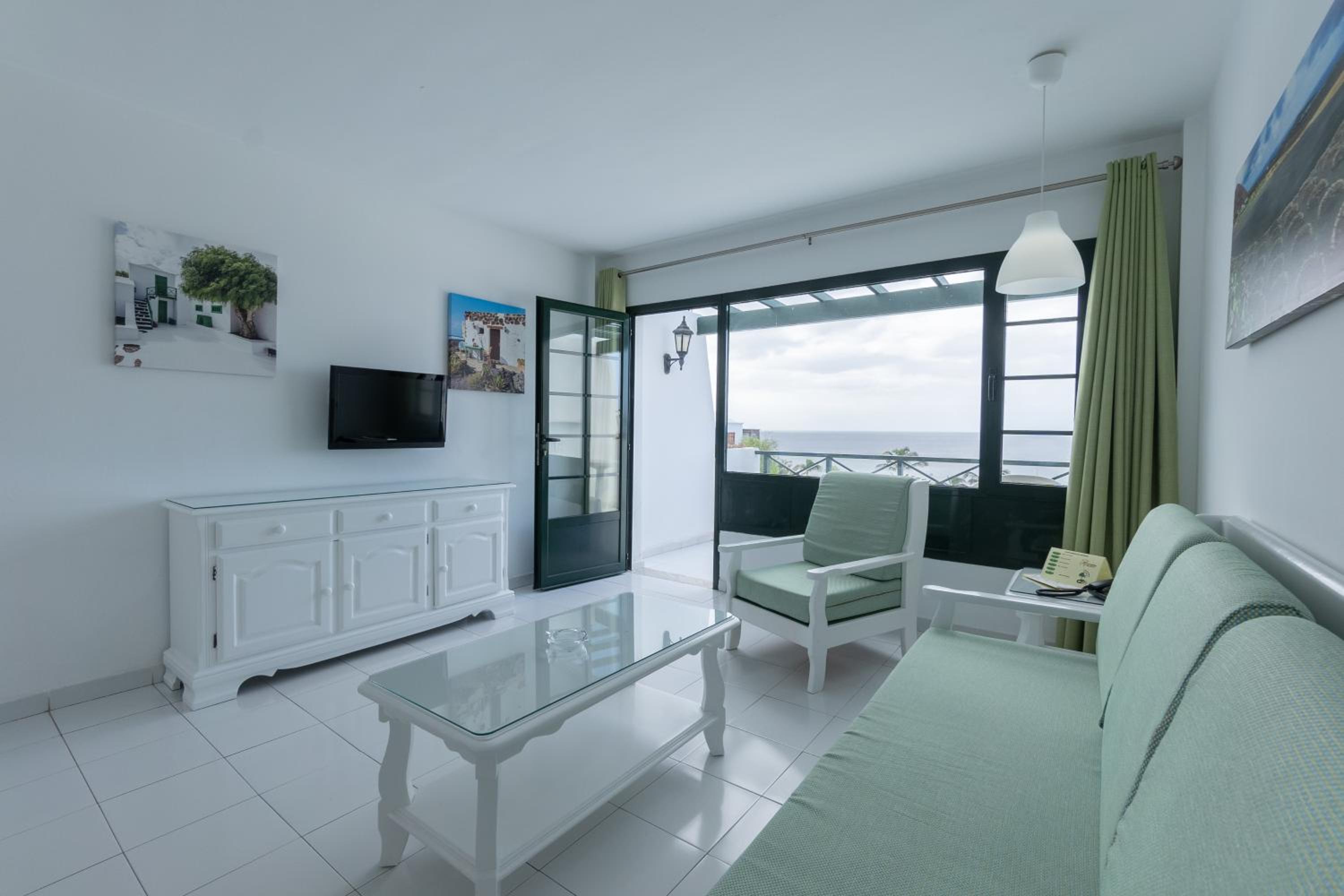 One-Bedroom Apartment with View - Photo 1