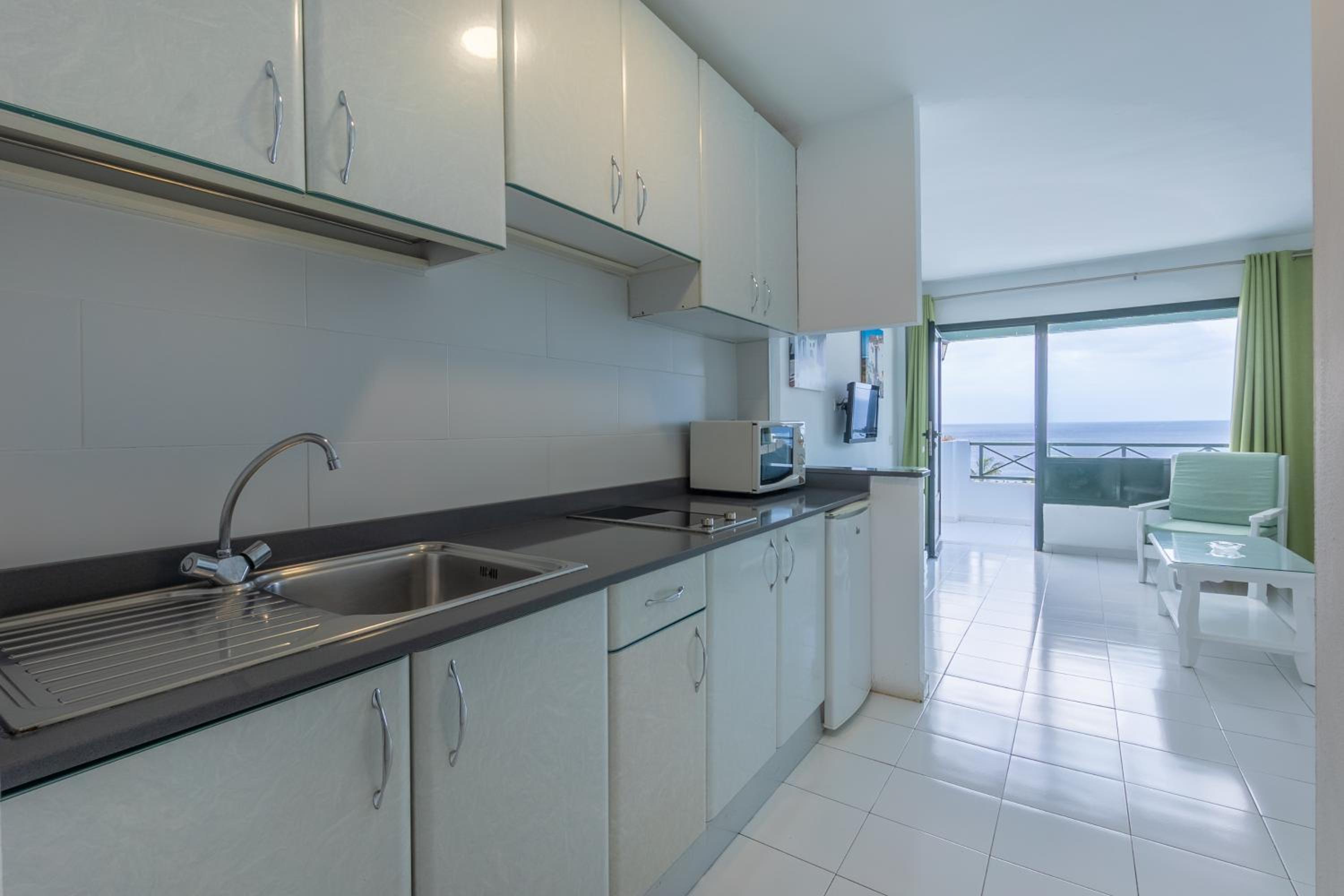 One-Bedroom Apartment with View - Photo 11