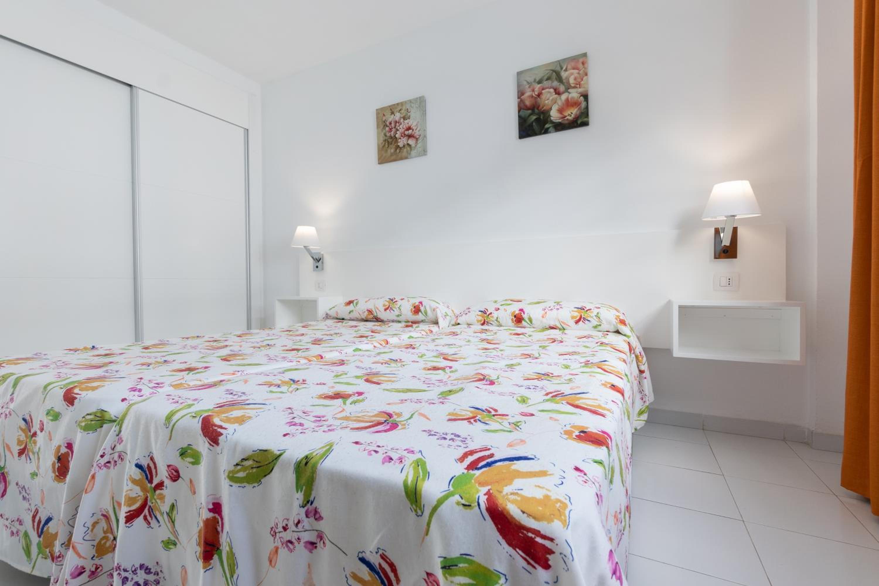 One-Bedroom Apartment with View - Photo 5