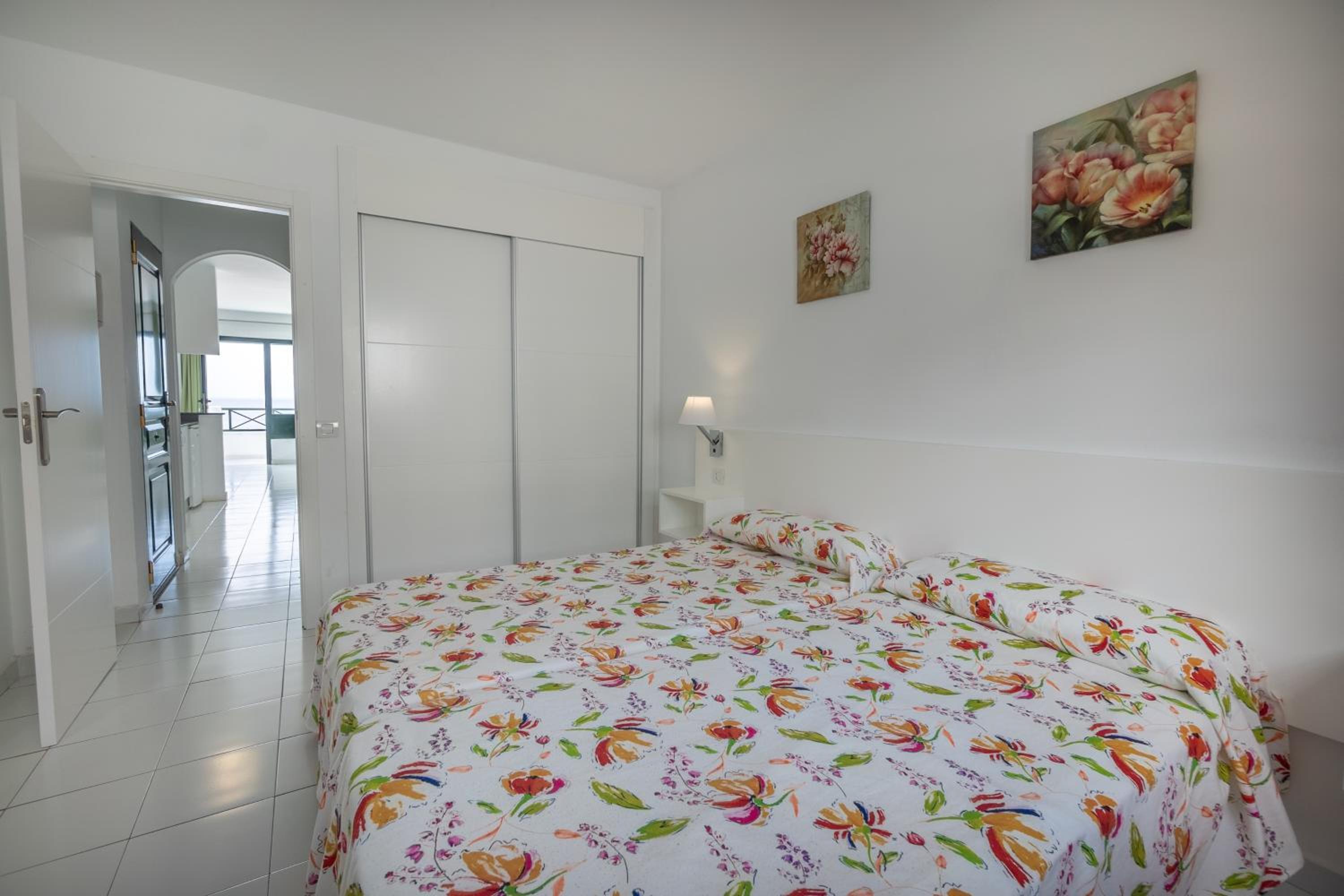 One-Bedroom Apartment with View - Photo 8