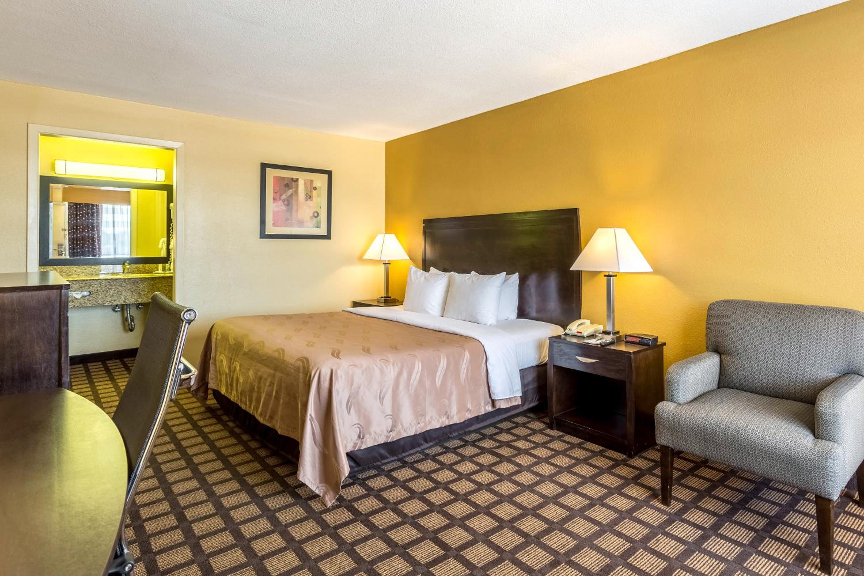 King Room - Non-Smoking - Photo 1