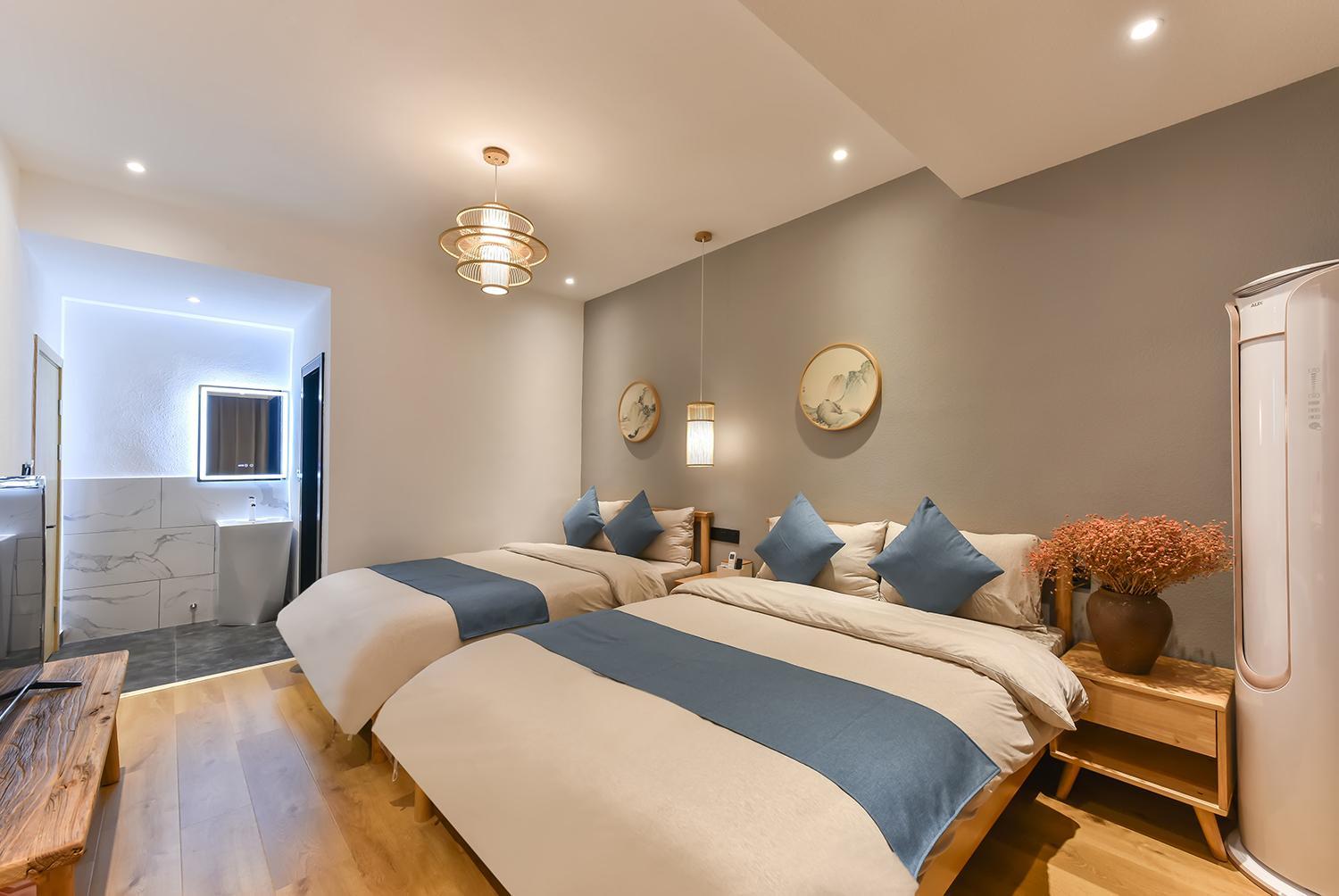 Quadruple Room with Private Bathroom